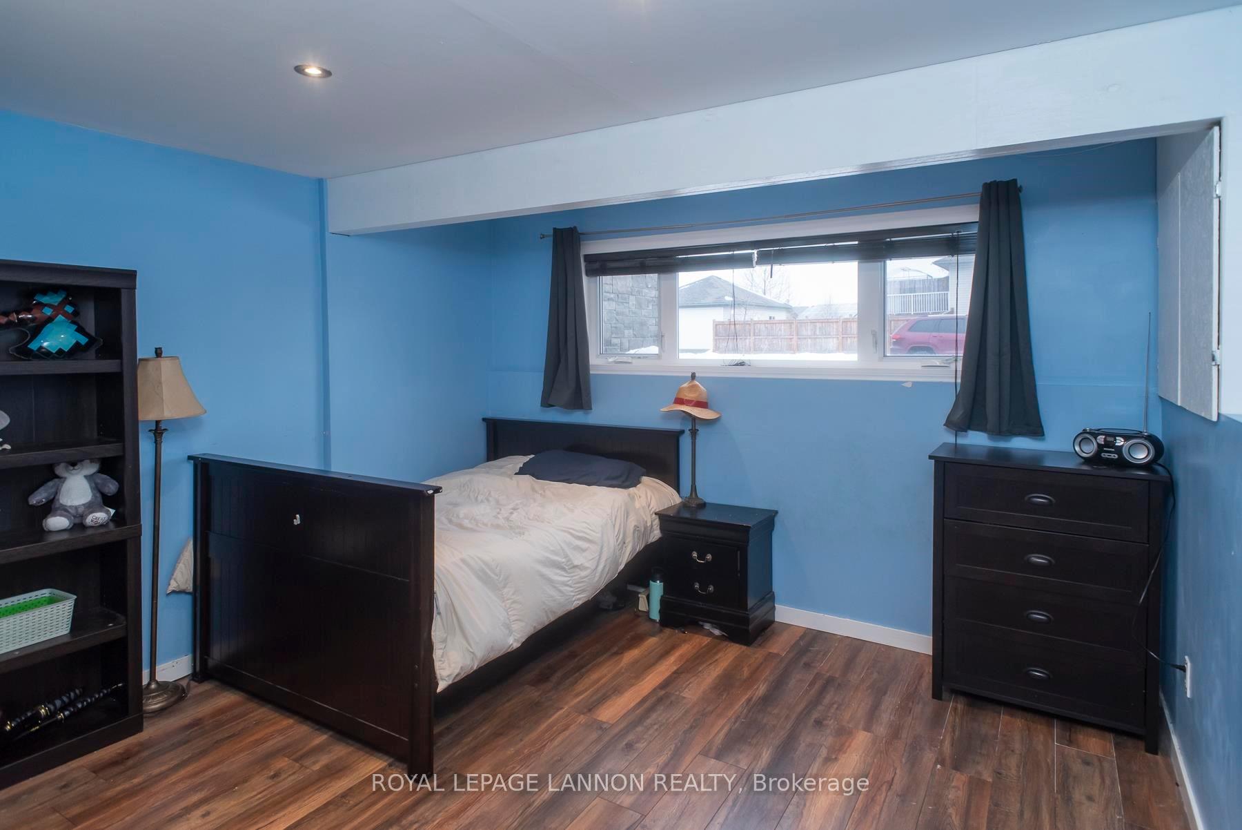 Photo 17 of 109 Bobcat Ave, Thunder Bay, Parkdale — HOMEH