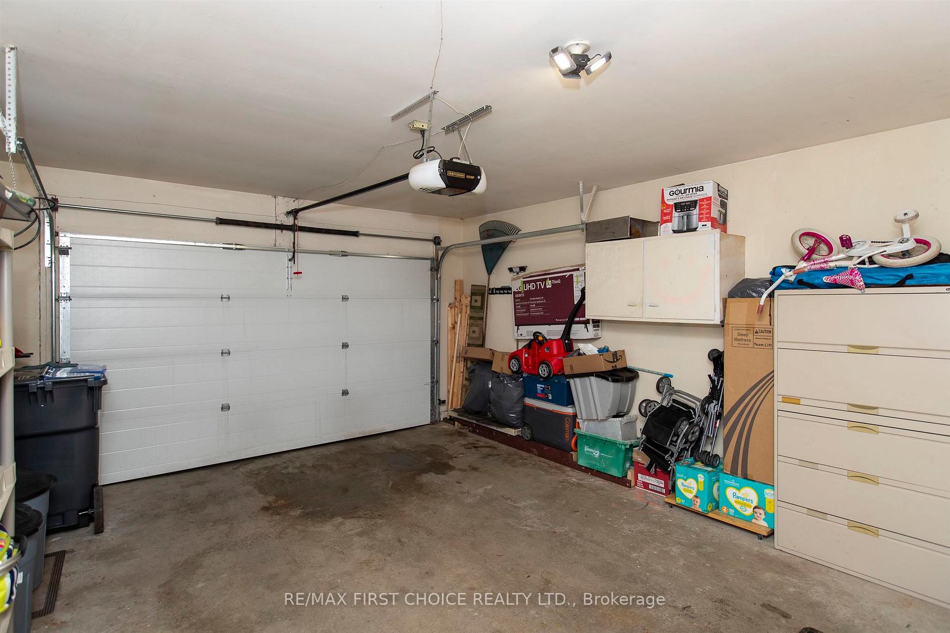 Photo 4 of 302 Glasgow Place, Thunder Bay, County Park — HOMEH