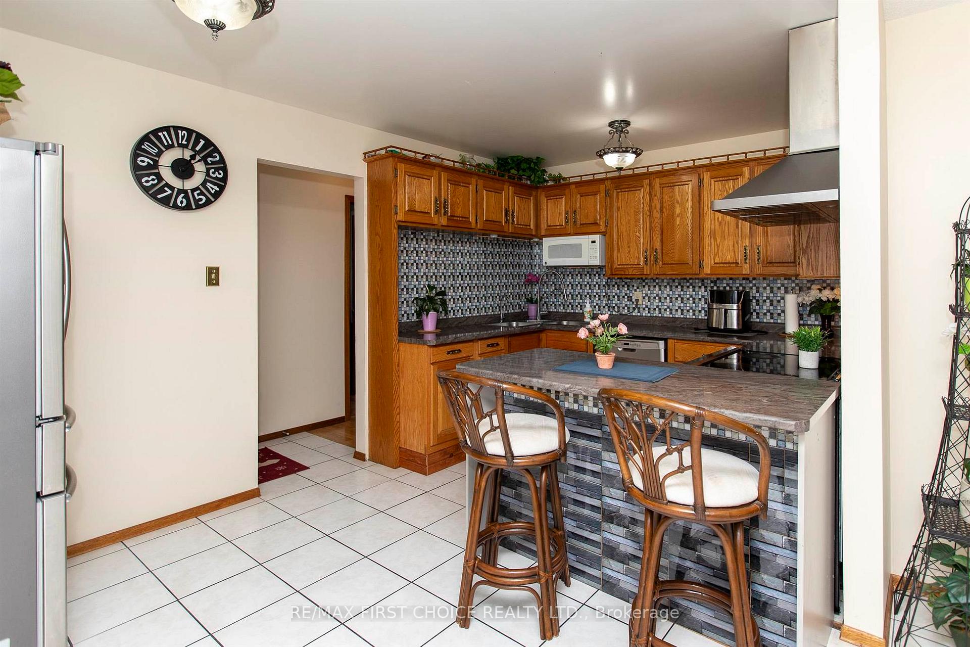 Photo 15 of 302 Glasgow Place, Thunder Bay, County Park — HOMEH