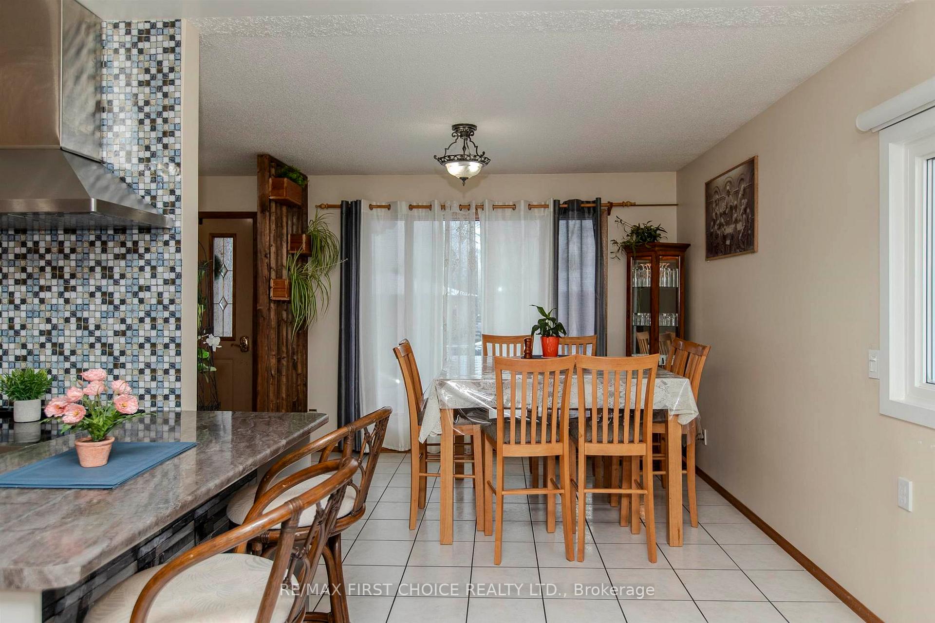 Photo 16 of 302 Glasgow Place, Thunder Bay, County Park — HOMEH