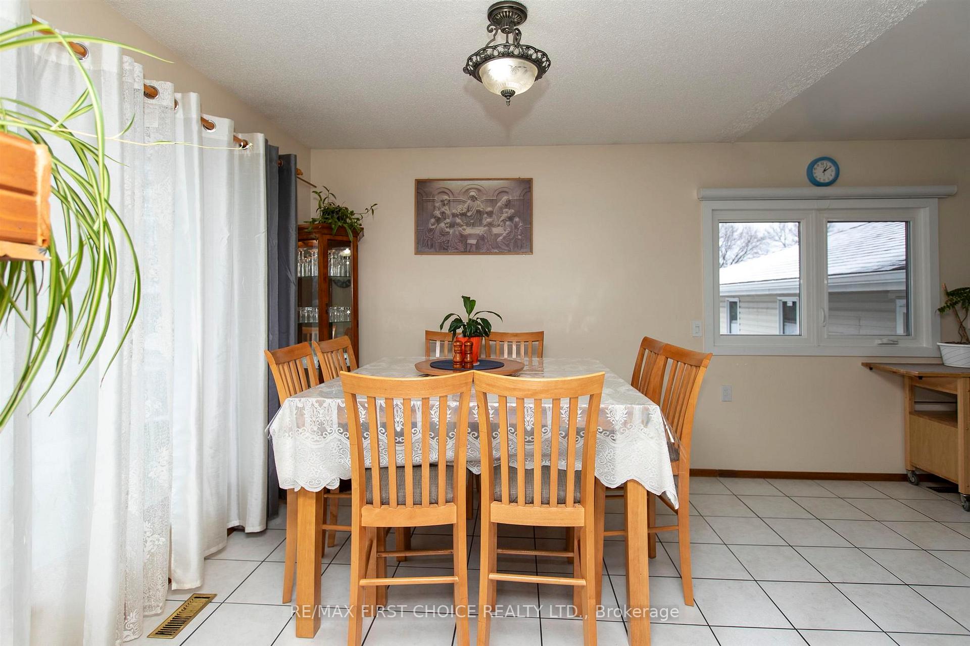 Photo 17 of 302 Glasgow Place, Thunder Bay, County Park — HOMEH