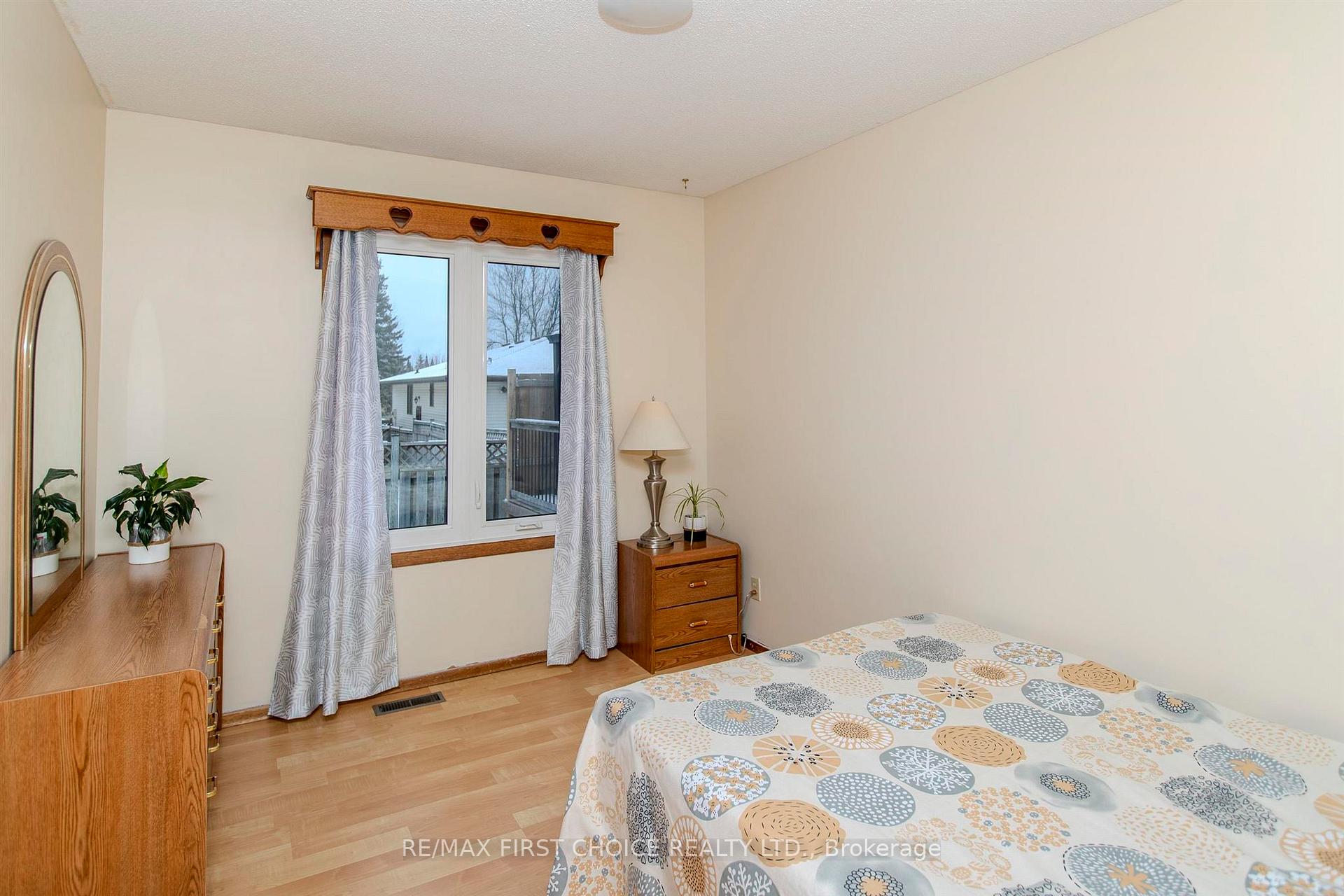 Photo 20 of 302 Glasgow Place, Thunder Bay, County Park — HOMEH