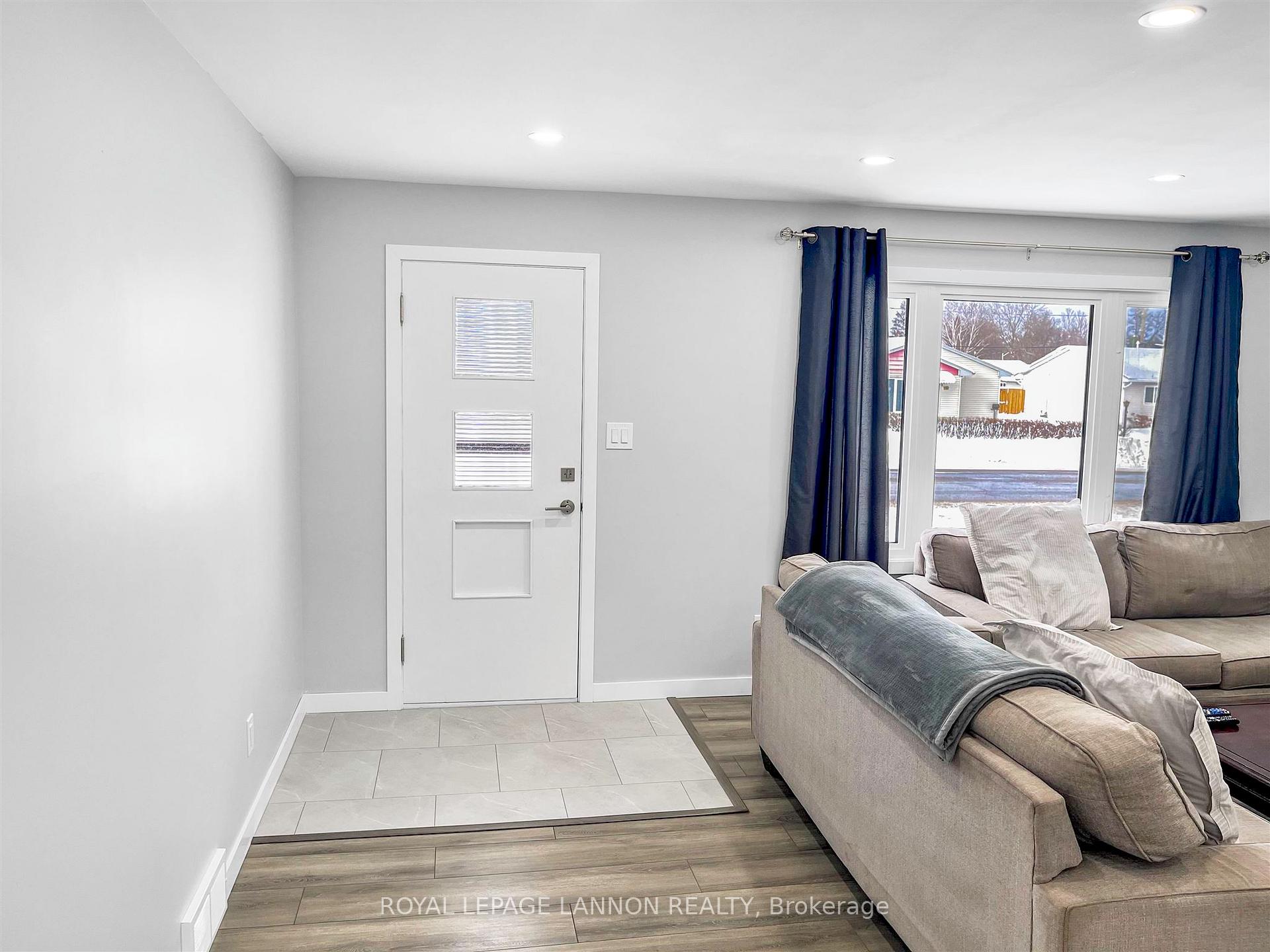 Photo 2 of 285 Algonquin Avenue S, Thunder Bay, West End — HOMEH