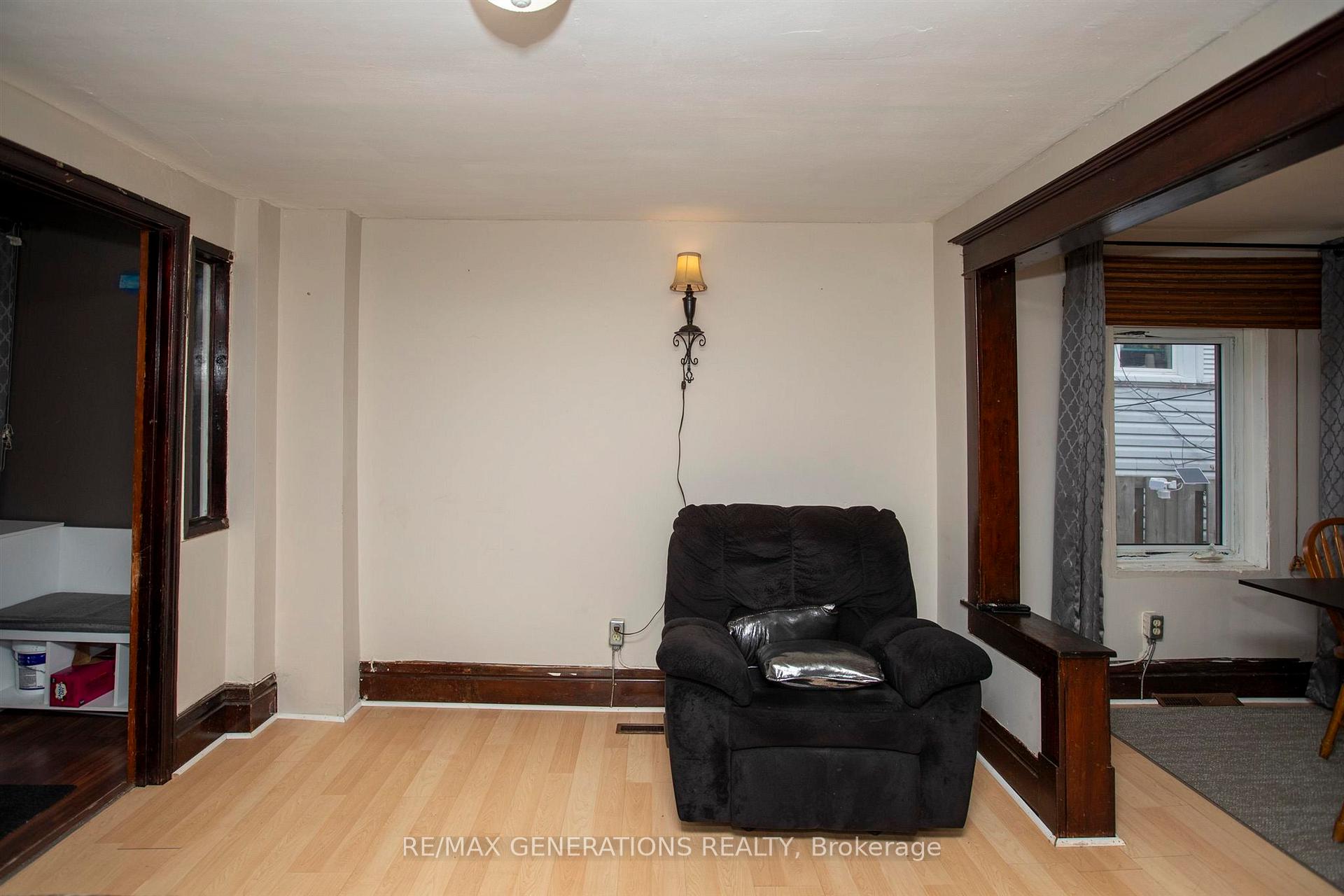 Photo 6 of 406 Syndicate Avenue N, Thunder Bay, McKeller Park — HOMEH