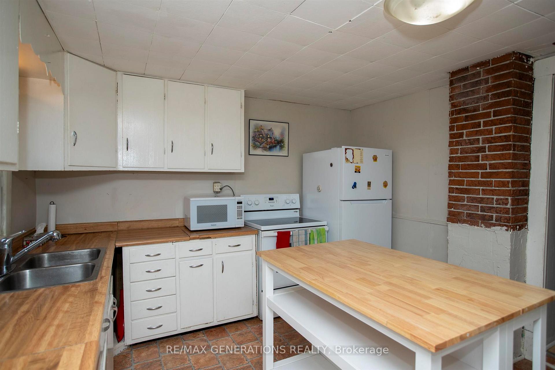 Photo 11 of 406 Syndicate Avenue N, Thunder Bay, McKeller Park — HOMEH