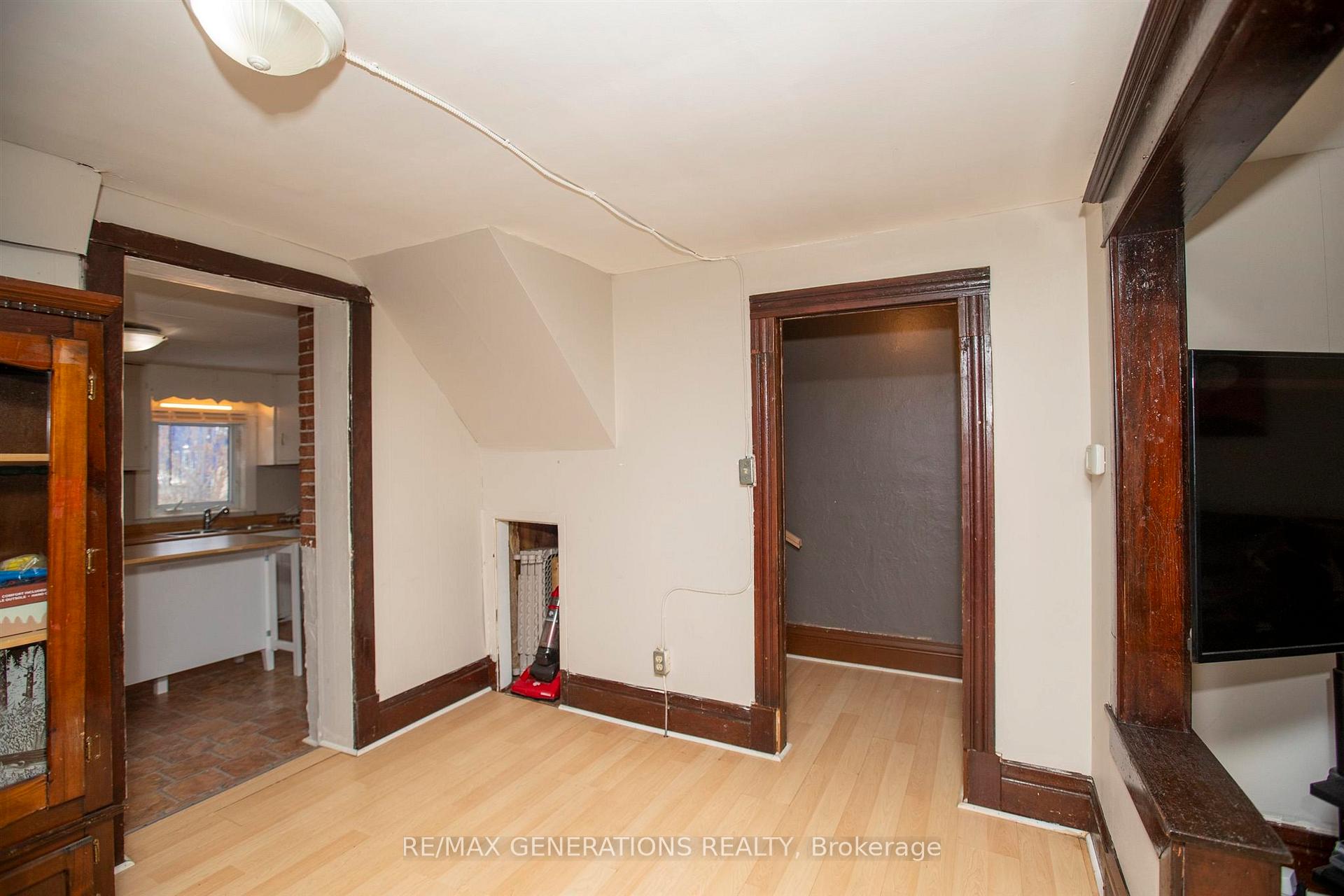 Photo 14 of 406 Syndicate Avenue N, Thunder Bay, McKeller Park — HOMEH