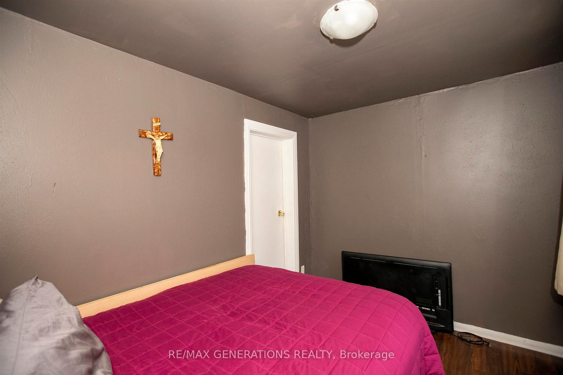 Photo 16 of 406 Syndicate Avenue N, Thunder Bay, McKeller Park — HOMEH
