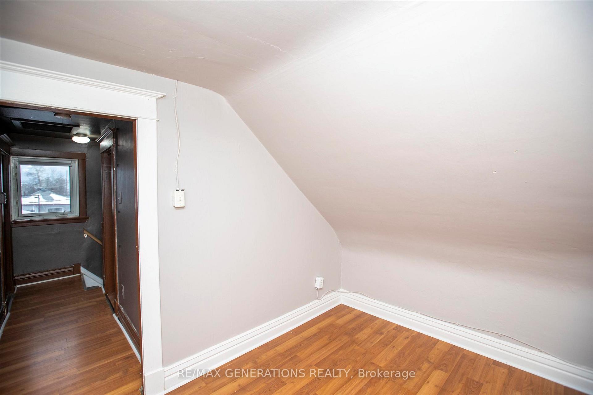 Photo 23 of 406 Syndicate Avenue N, Thunder Bay, McKeller Park — HOMEH