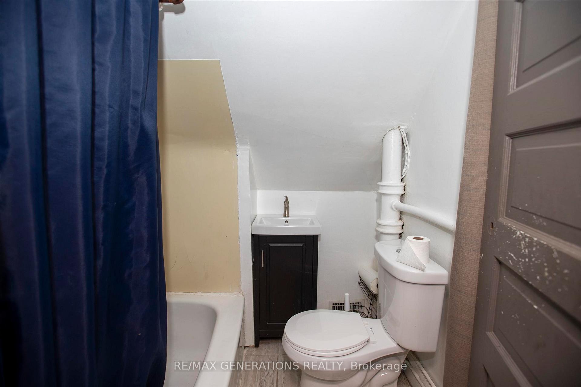 Photo 24 of 406 Syndicate Avenue N, Thunder Bay, McKeller Park — HOMEH