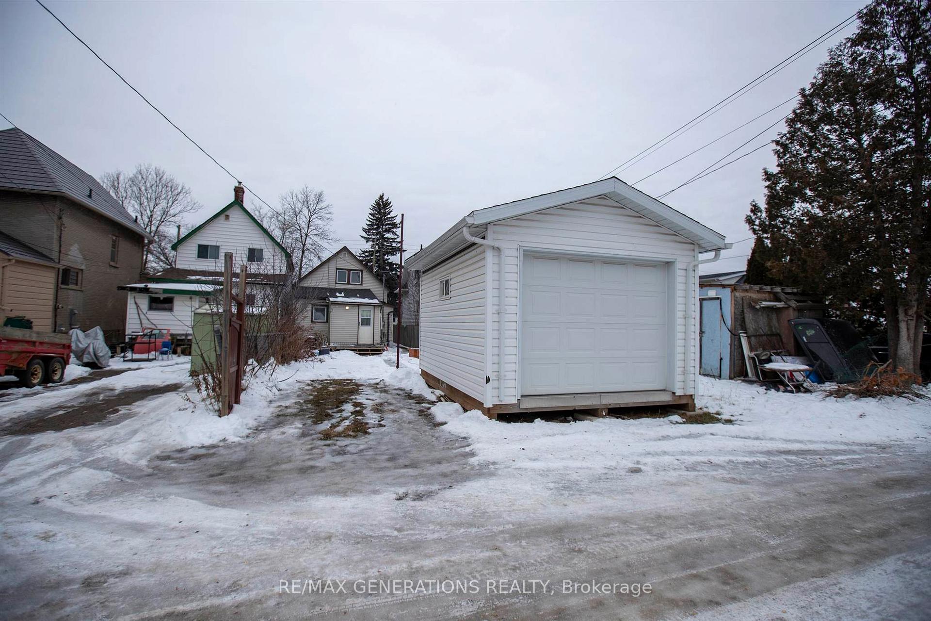 Photo 32 of 406 Syndicate Avenue N, Thunder Bay, McKeller Park — HOMEH