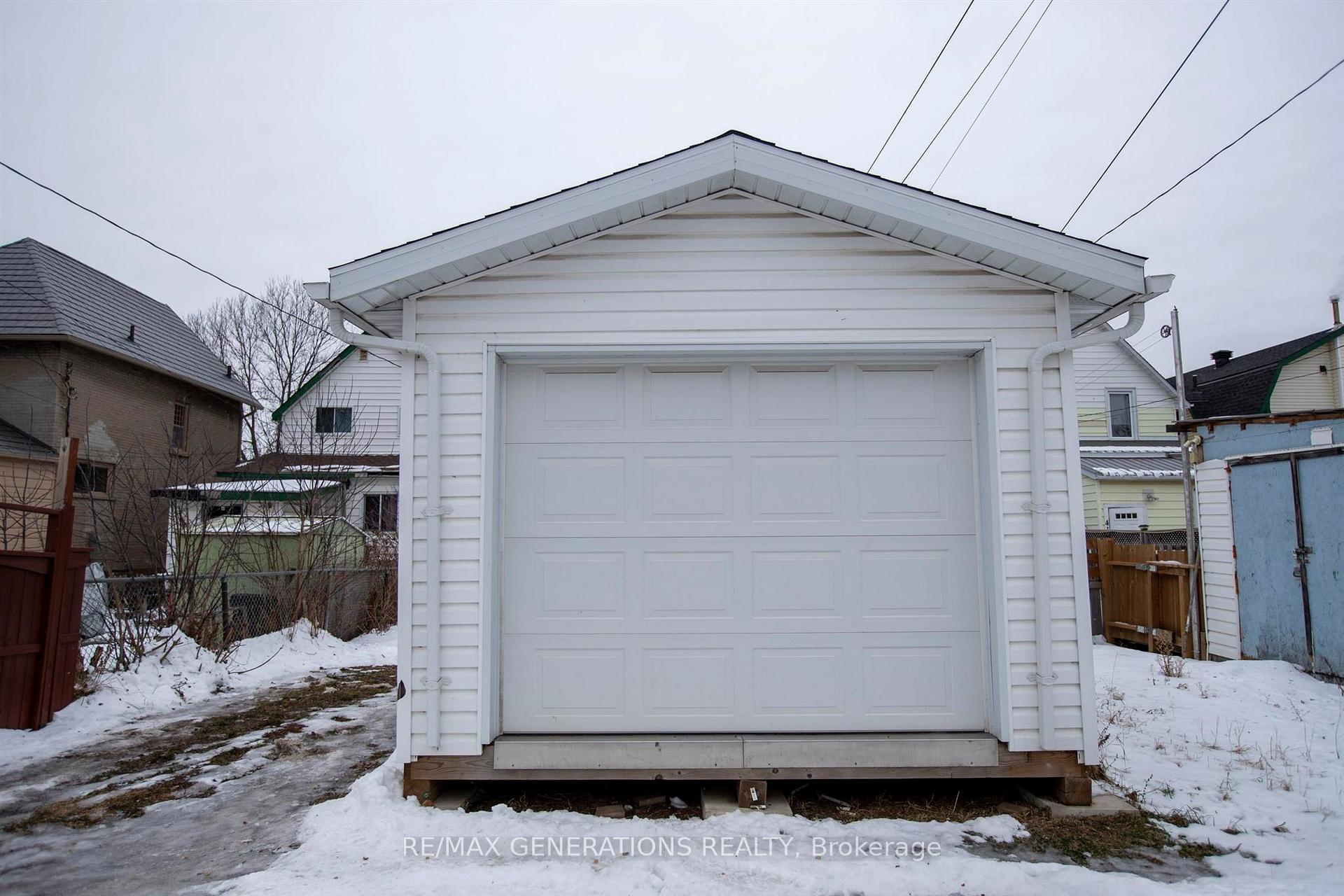 Photo 33 of 406 Syndicate Avenue N, Thunder Bay, McKeller Park — HOMEH