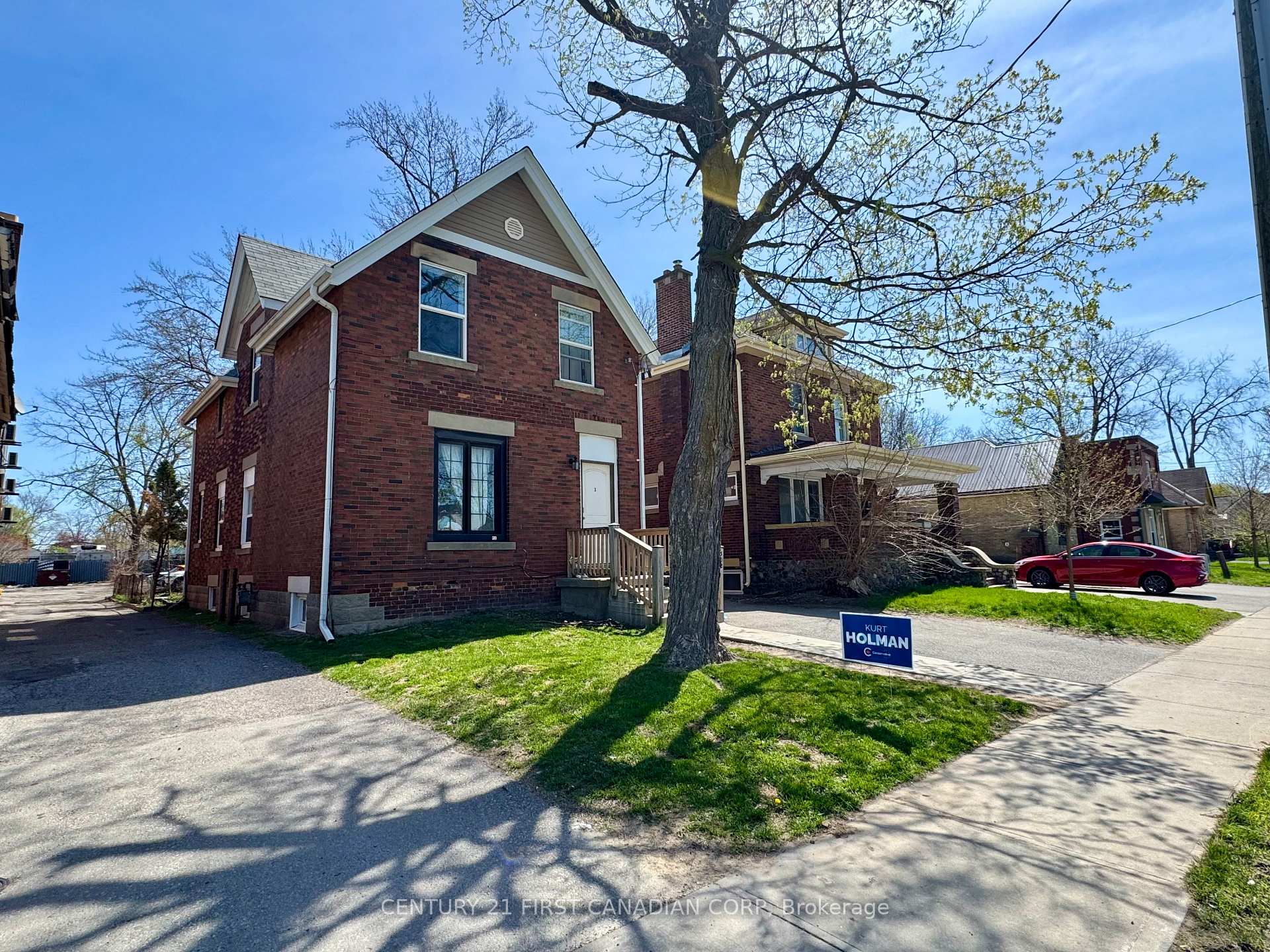 Front of 302 Egerton Street