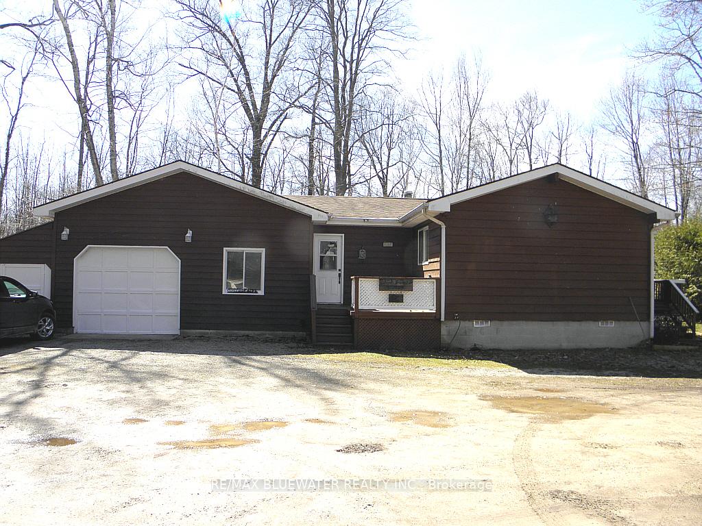 Photo 3 of 9898 Phoebe Lane, Lambton Shores, Kettle Point — HOMEH