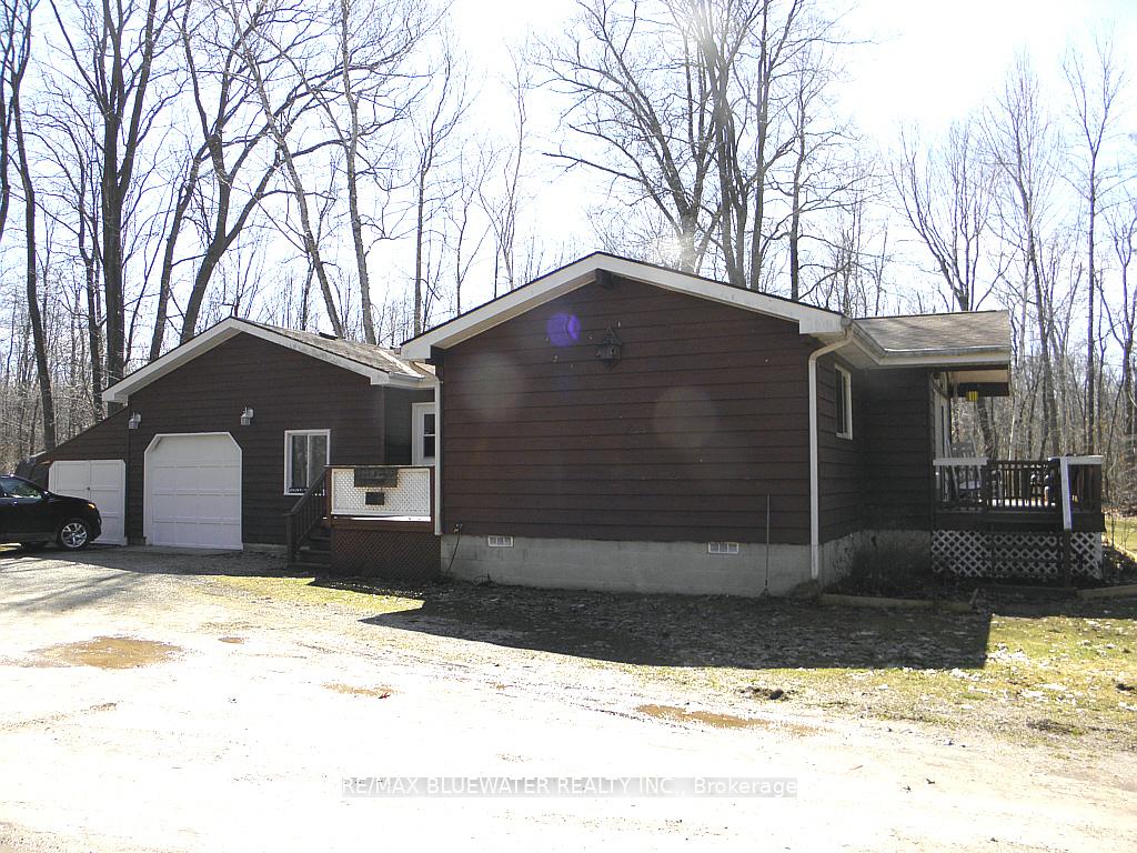 Photo 10 of 9898 Phoebe Lane, Lambton Shores, Kettle Point — HOMEH