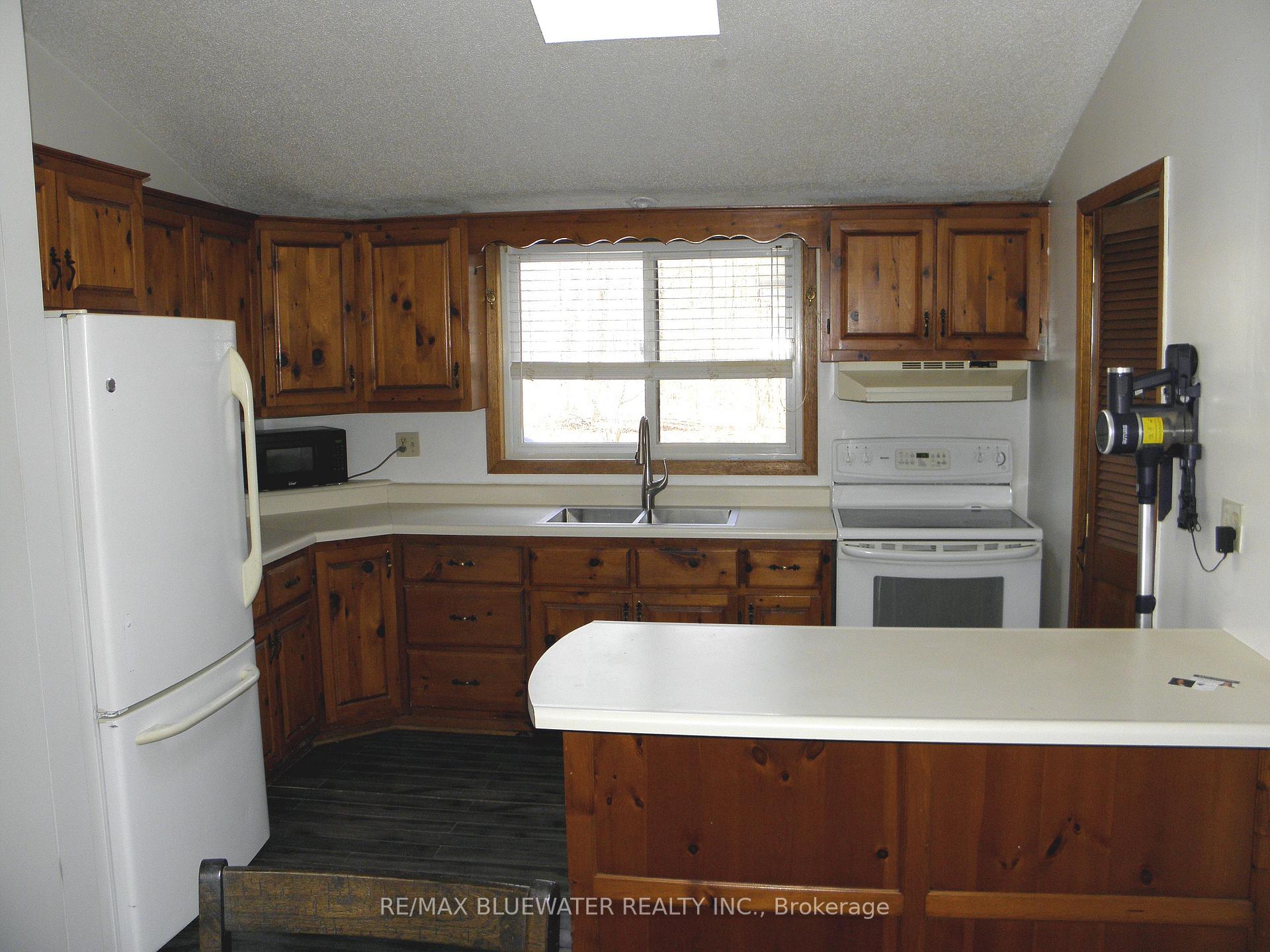 Photo 22 of 9898 Phoebe Lane, Lambton Shores, Kettle Point — HOMEH