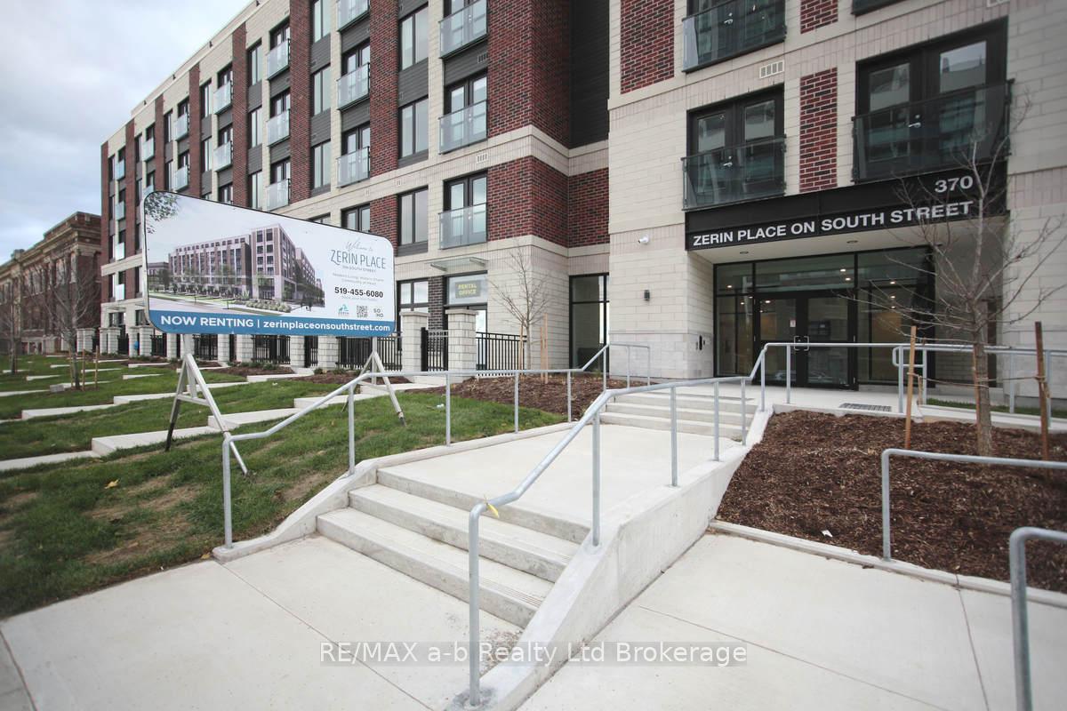 Front of Unit A1, 370 South Street S