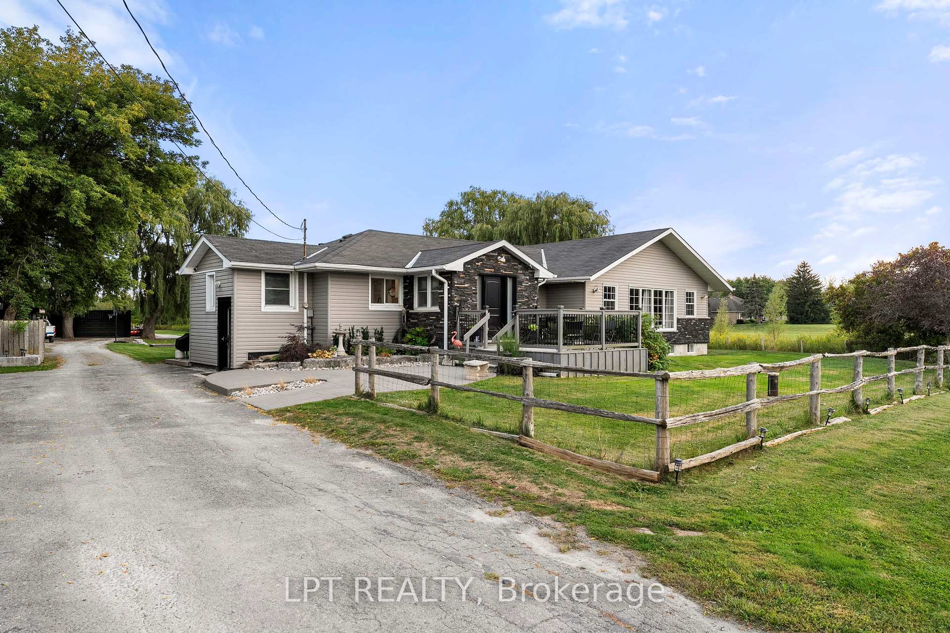 Front of 1109 Ravenshoe Road