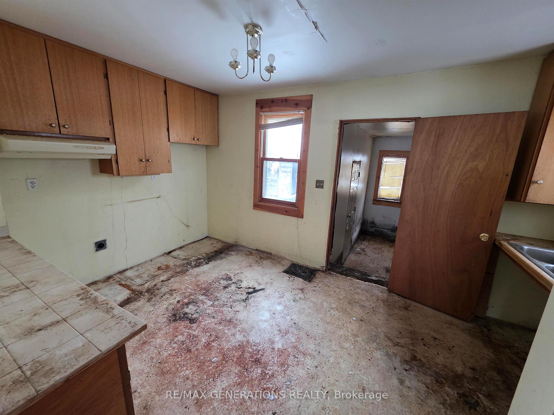 Photo 3 of 267 Kingston, Thunder Bay, Westfort — HOMEH