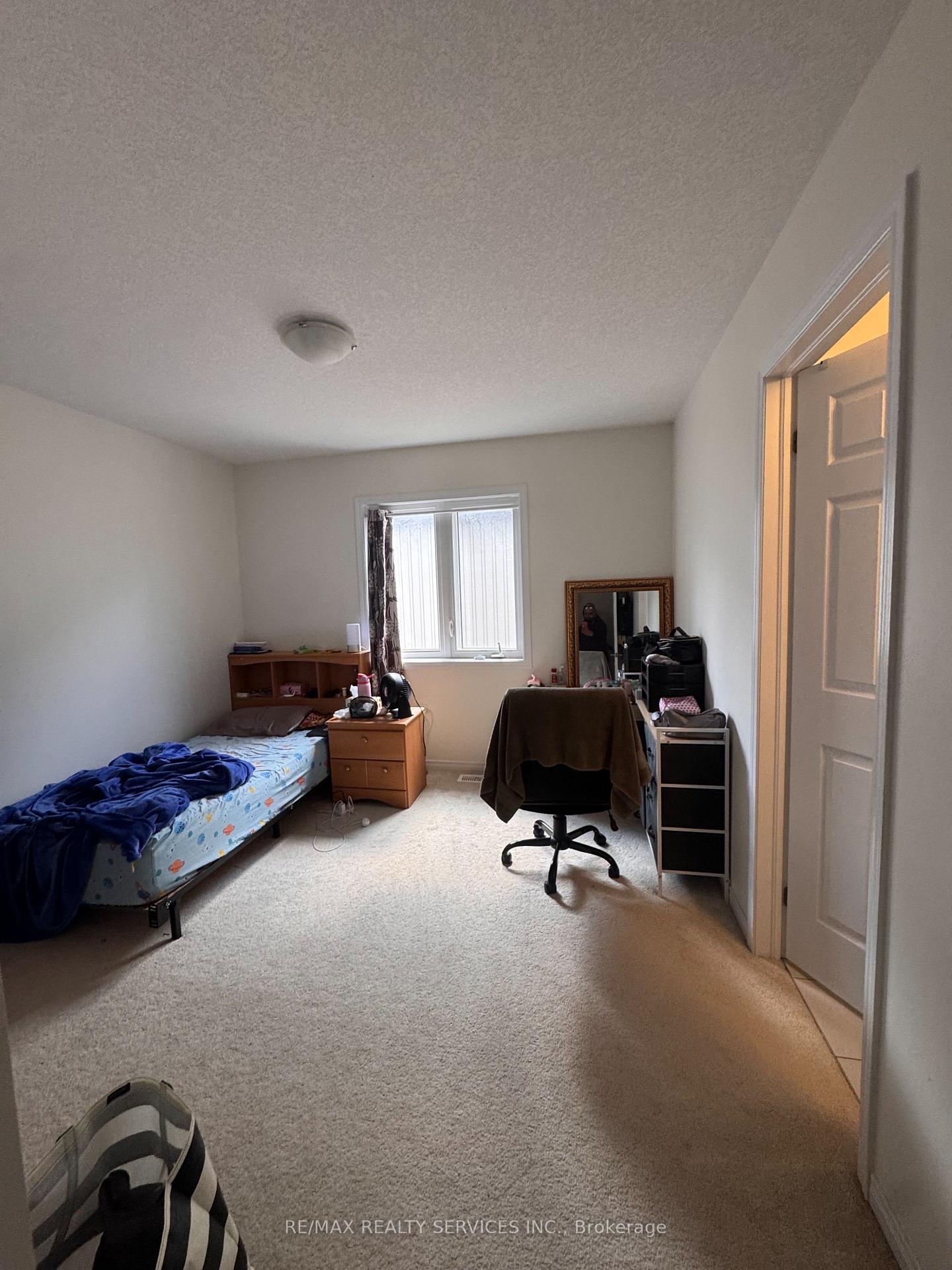 Photo 3 of 8294 Elderberry Drive, Niagara Falls, Brown — HOMEH