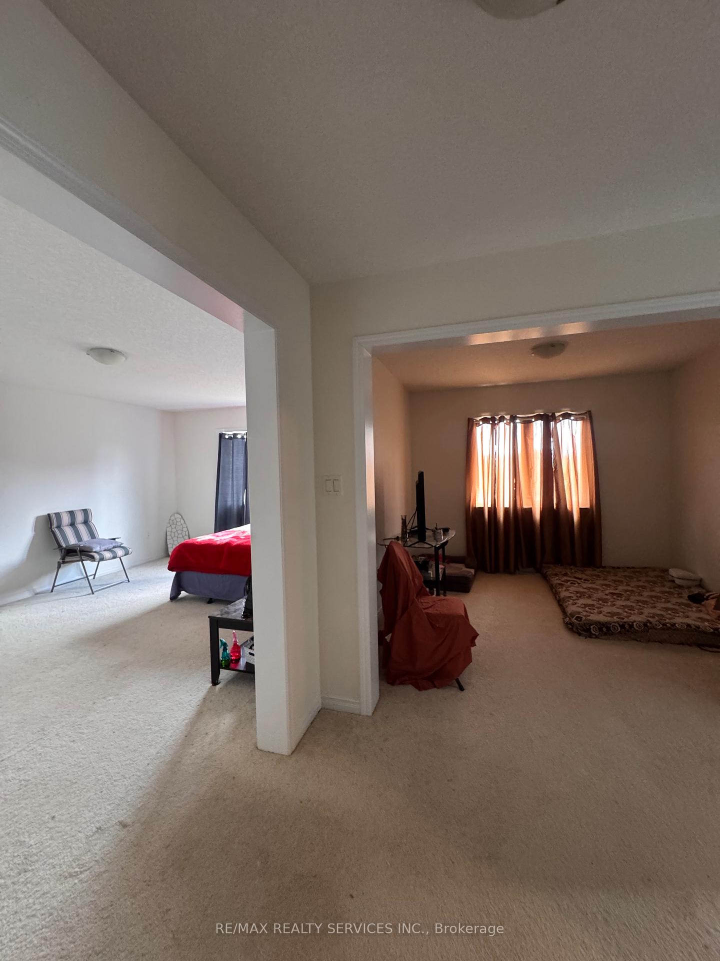 Photo 4 of 8294 Elderberry Drive, Niagara Falls, Brown — HOMEH