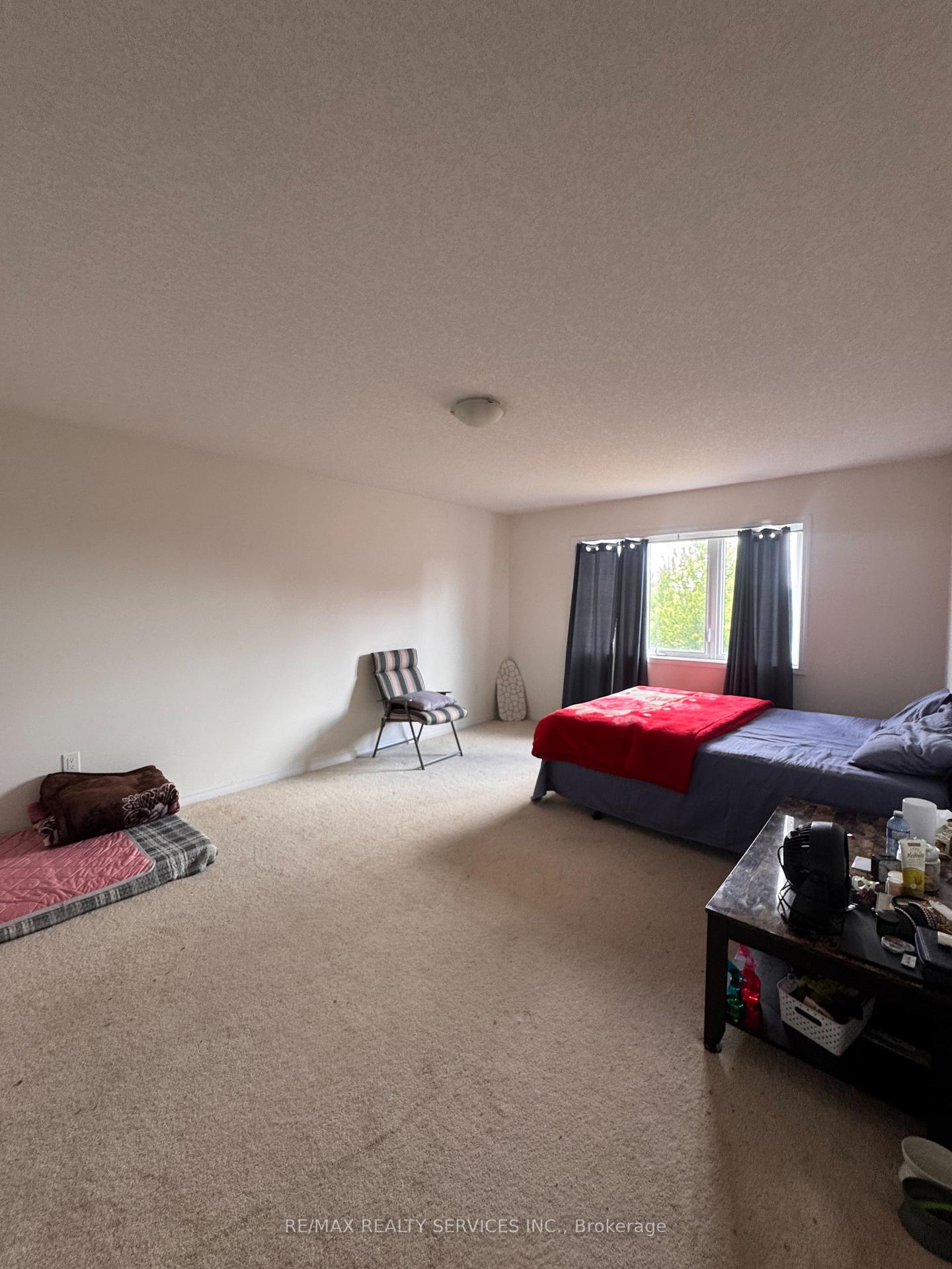 Photo 5 of 8294 Elderberry Drive, Niagara Falls, Brown — HOMEH