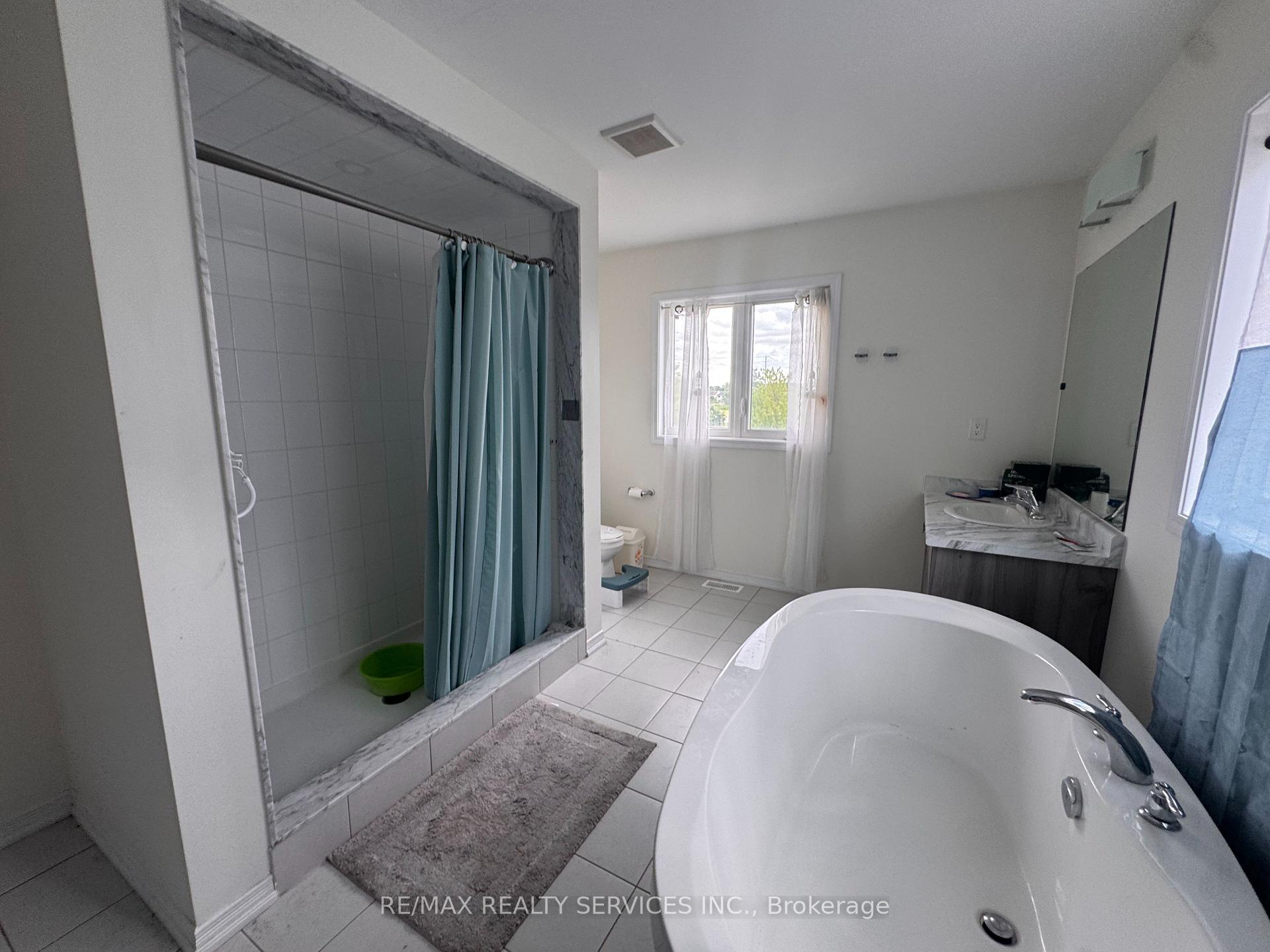 Photo 7 of 8294 Elderberry Drive, Niagara Falls, Brown — HOMEH