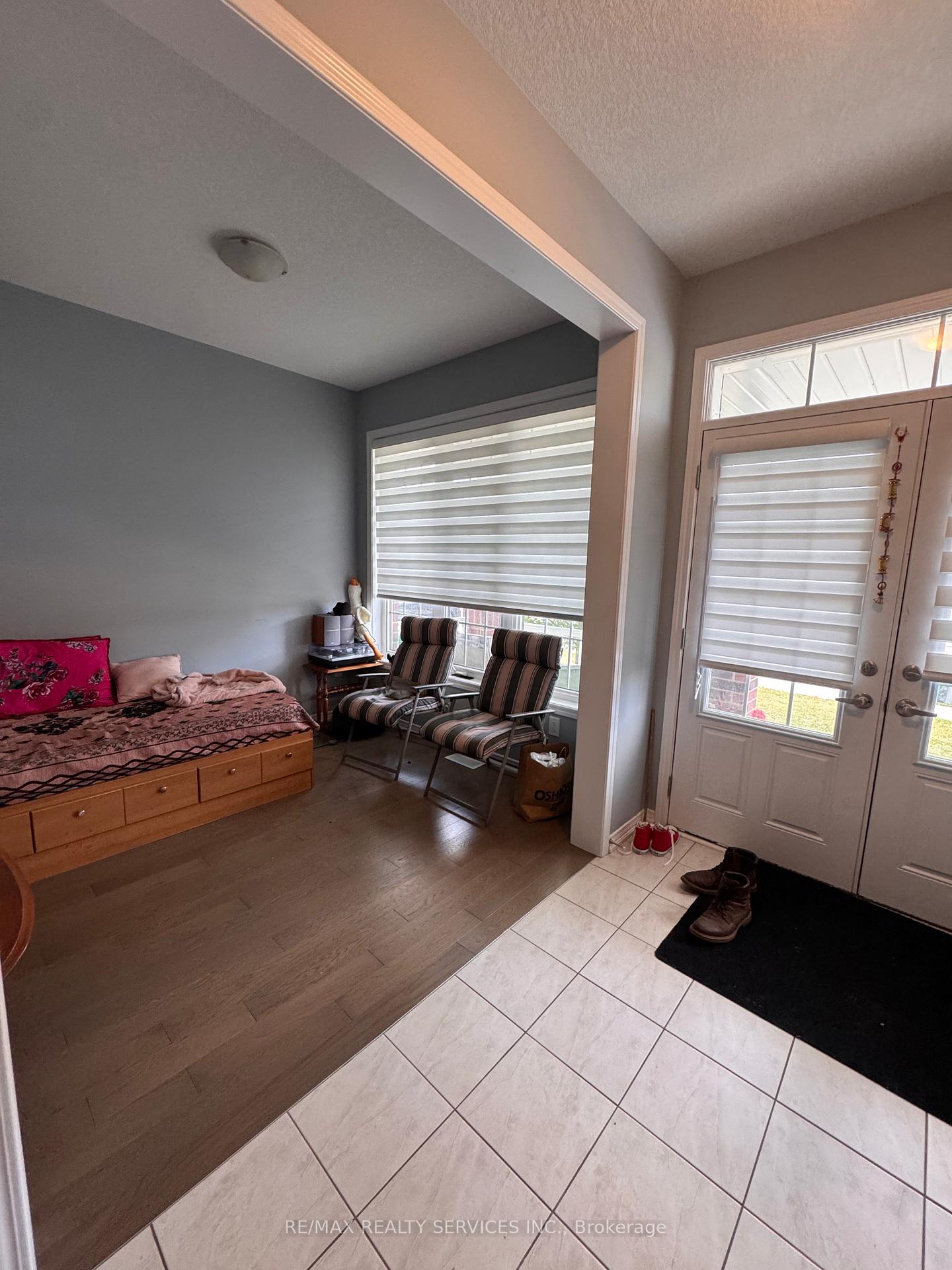 Photo 8 of 8294 Elderberry Drive, Niagara Falls, Brown — HOMEH