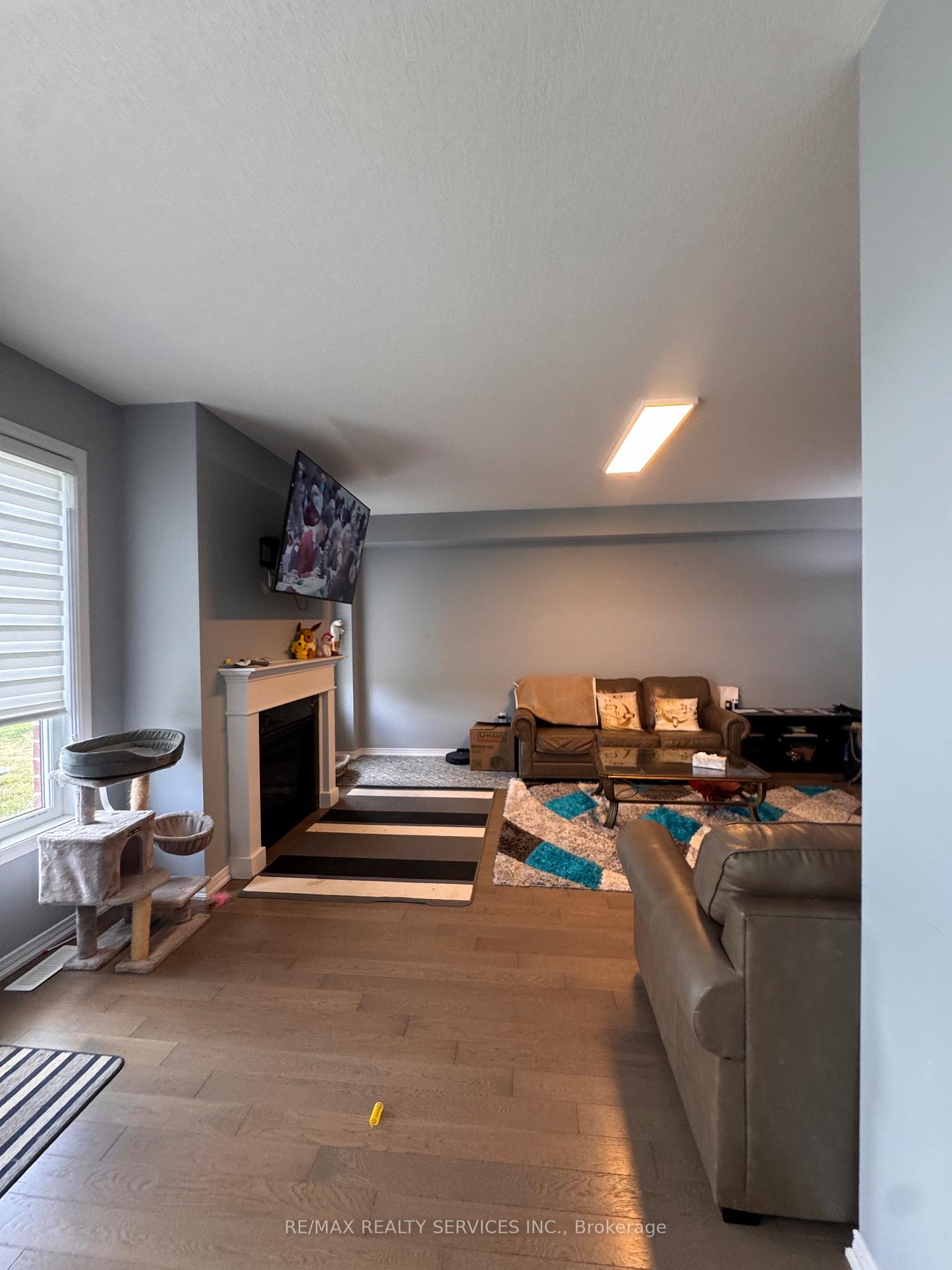 Photo 9 of 8294 Elderberry Drive, Niagara Falls, Brown — HOMEH