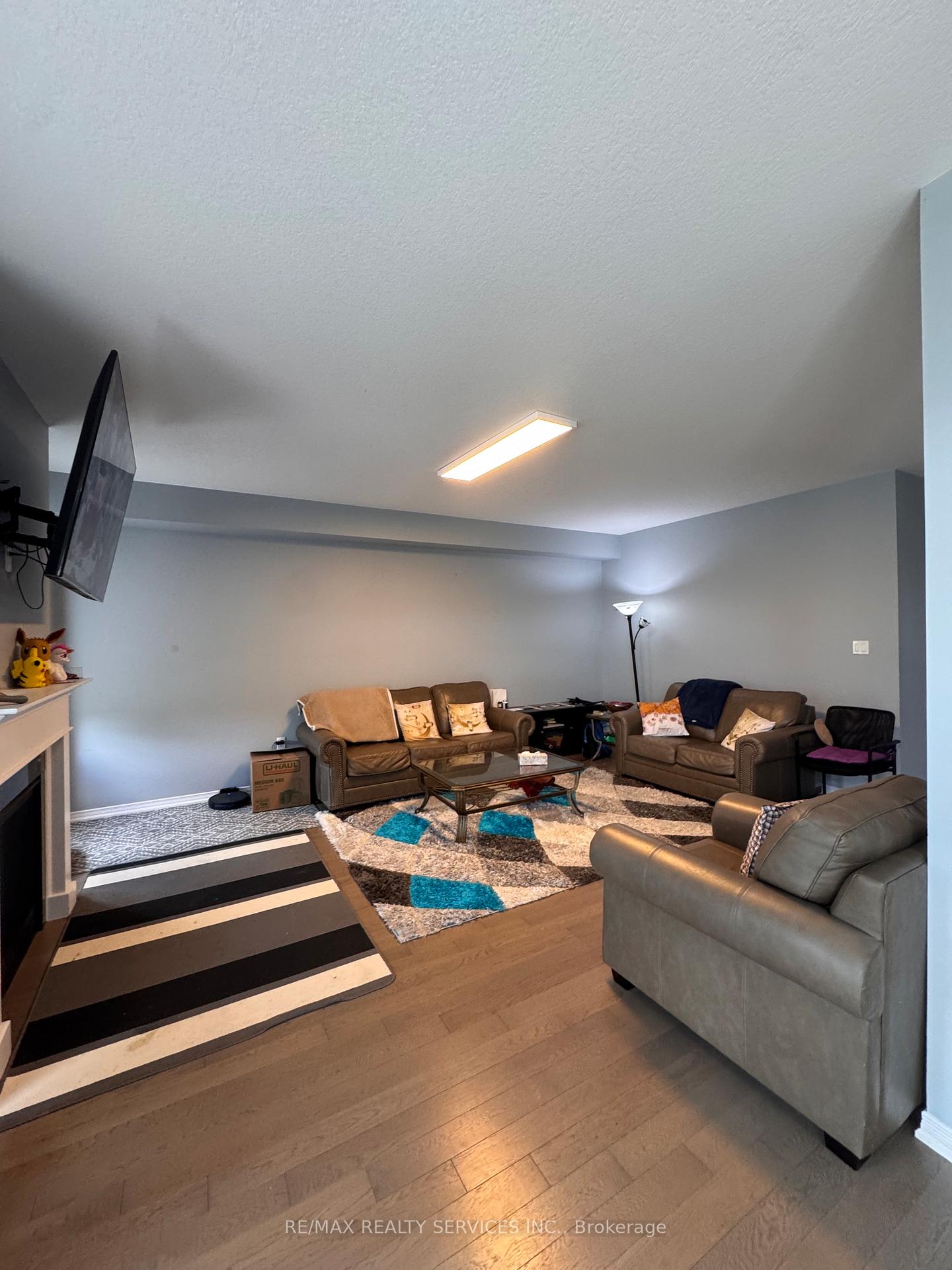 Photo 10 of 8294 Elderberry Drive, Niagara Falls, Brown — HOMEH