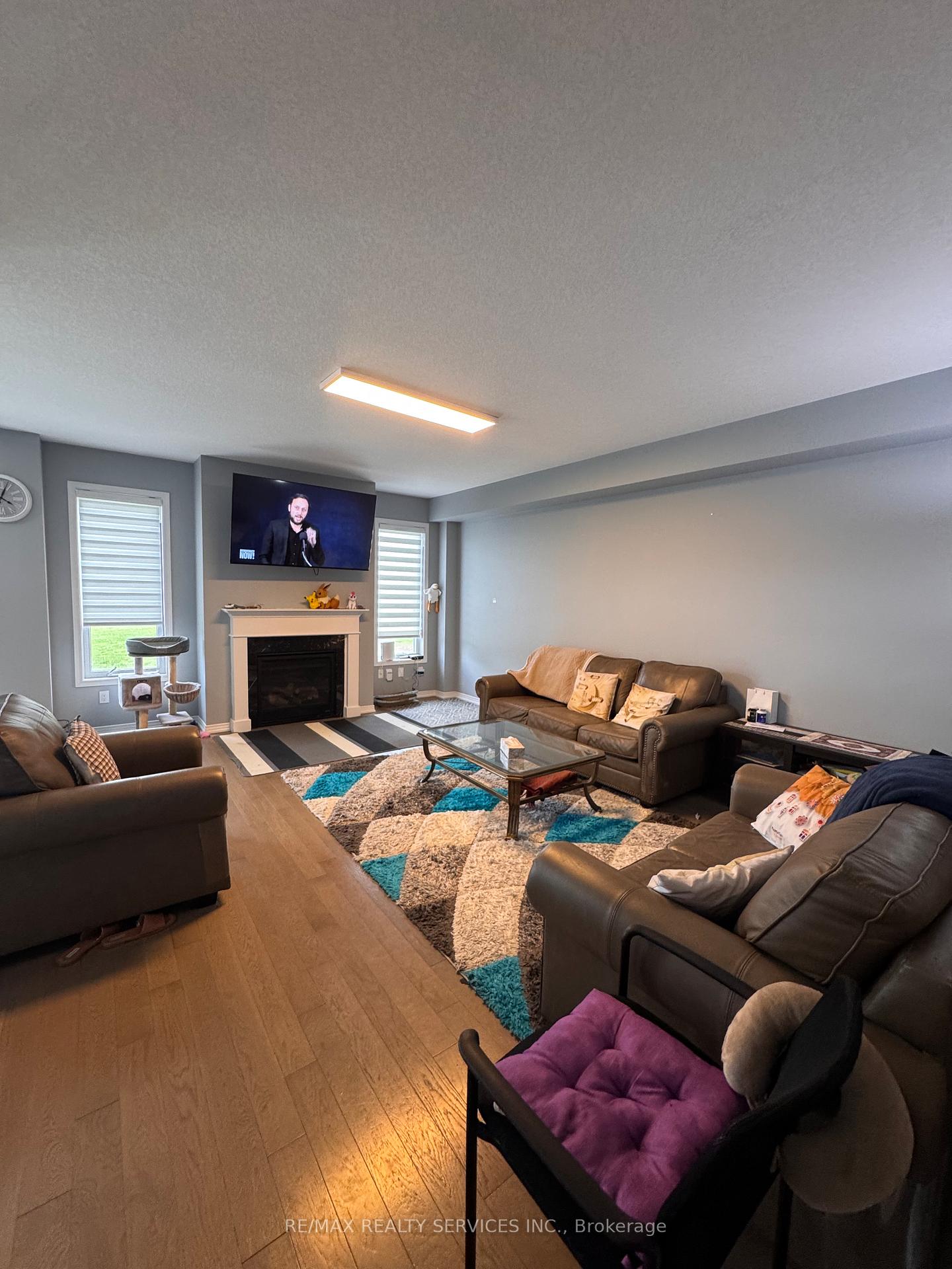 Photo 11 of 8294 Elderberry Drive, Niagara Falls, Brown — HOMEH