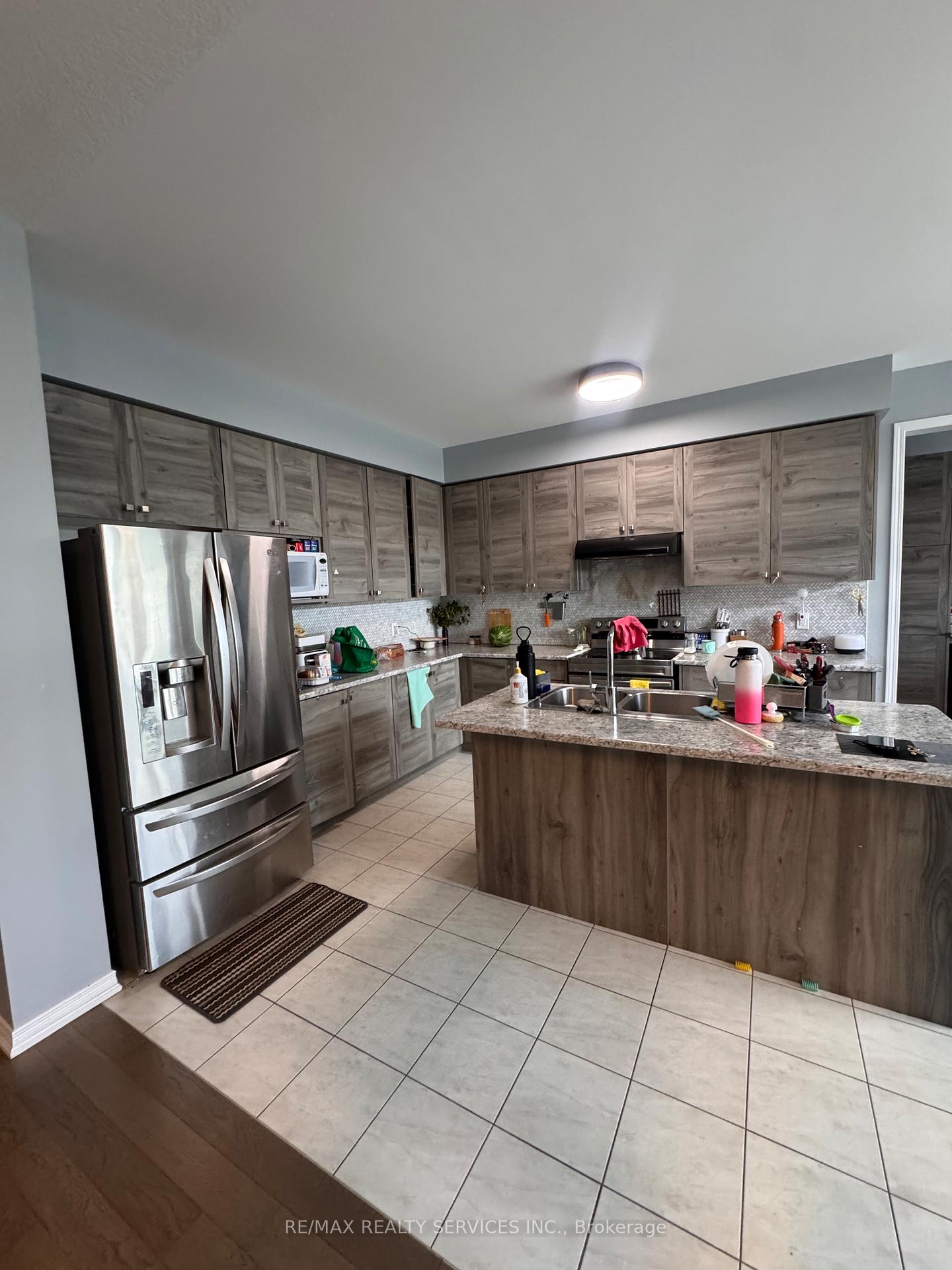 Photo 12 of 8294 Elderberry Drive, Niagara Falls, Brown — HOMEH