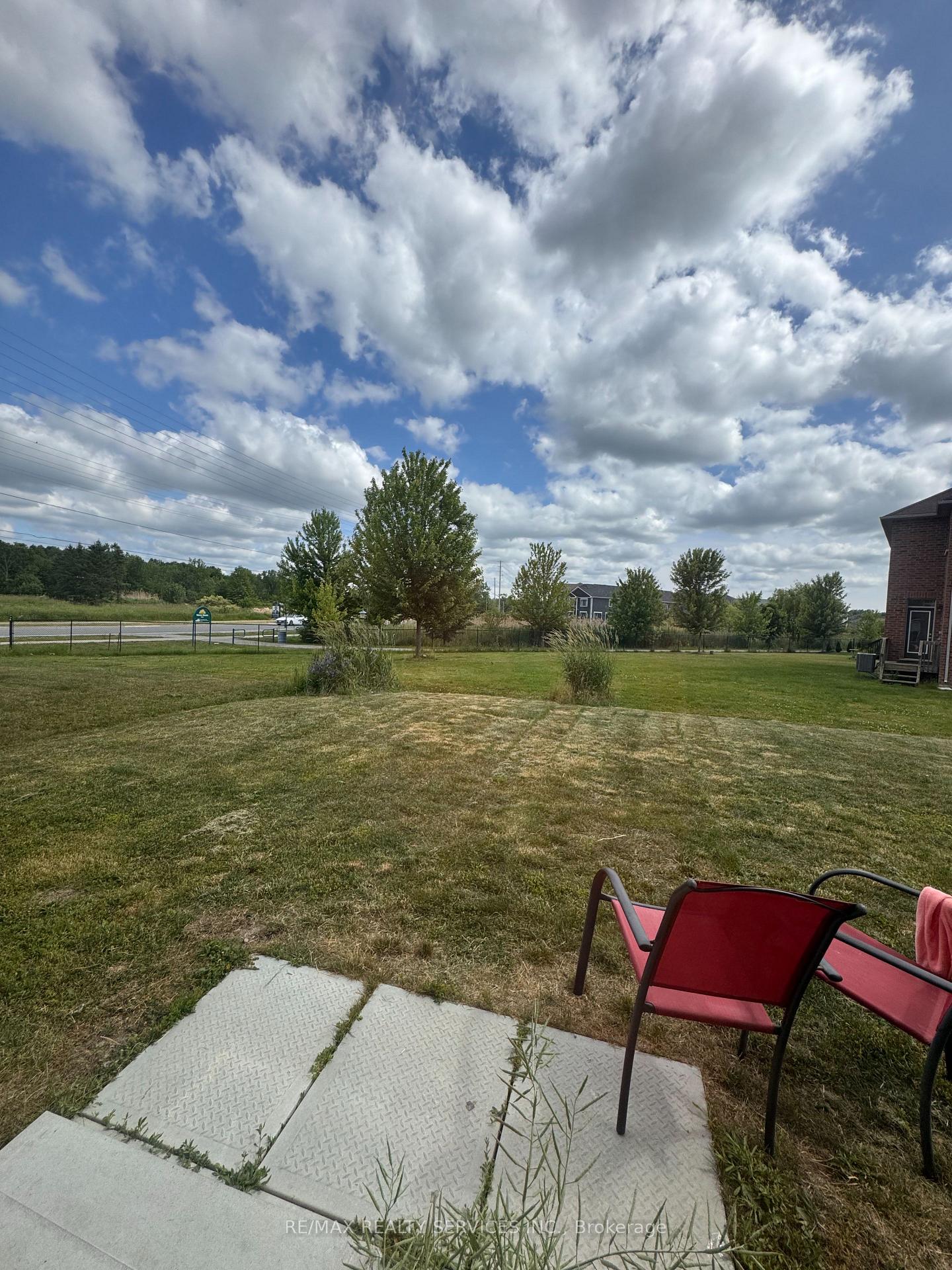 Photo 13 of 8294 Elderberry Drive, Niagara Falls, Brown — HOMEH