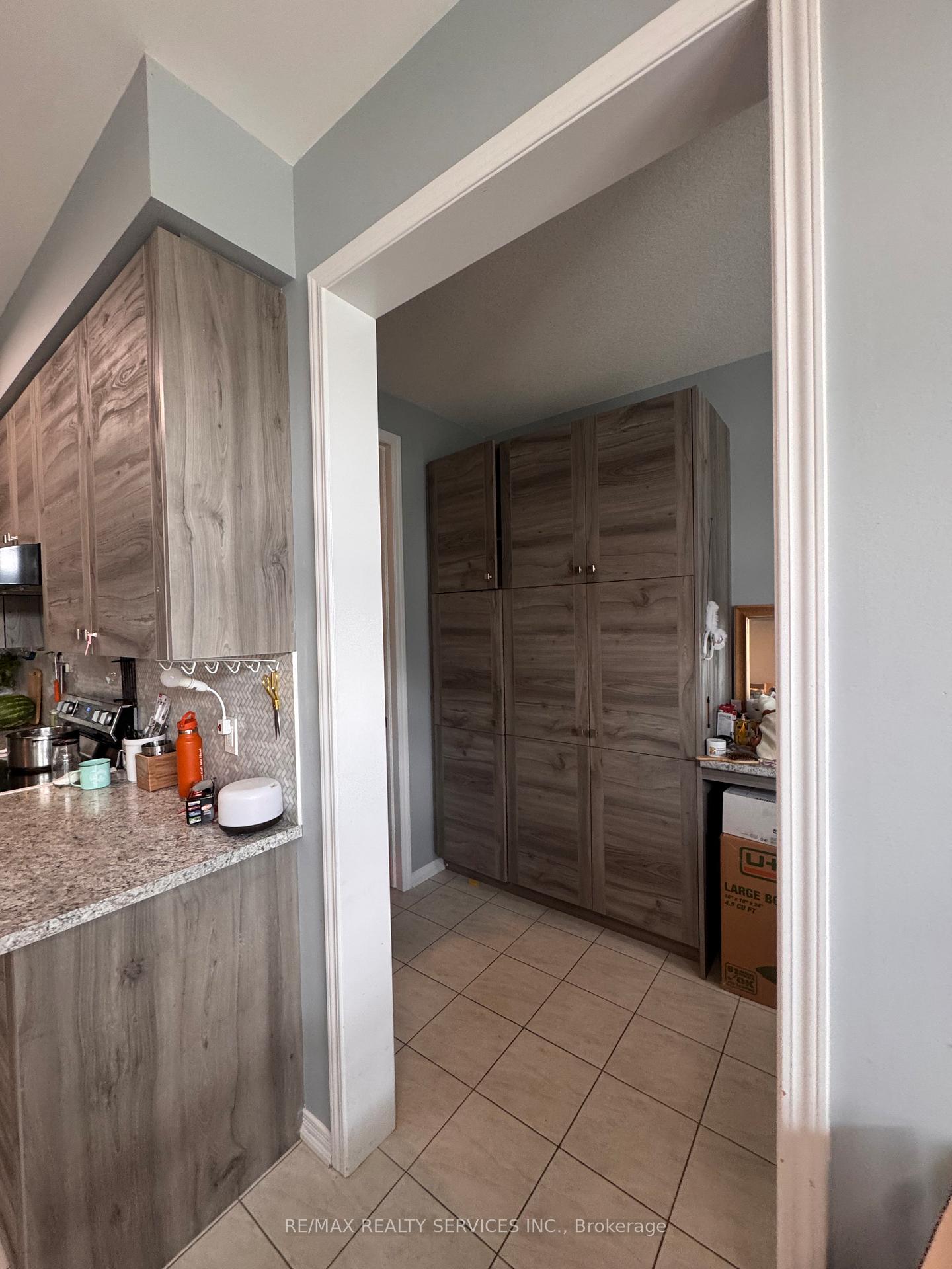 Photo 14 of 8294 Elderberry Drive, Niagara Falls, Brown — HOMEH