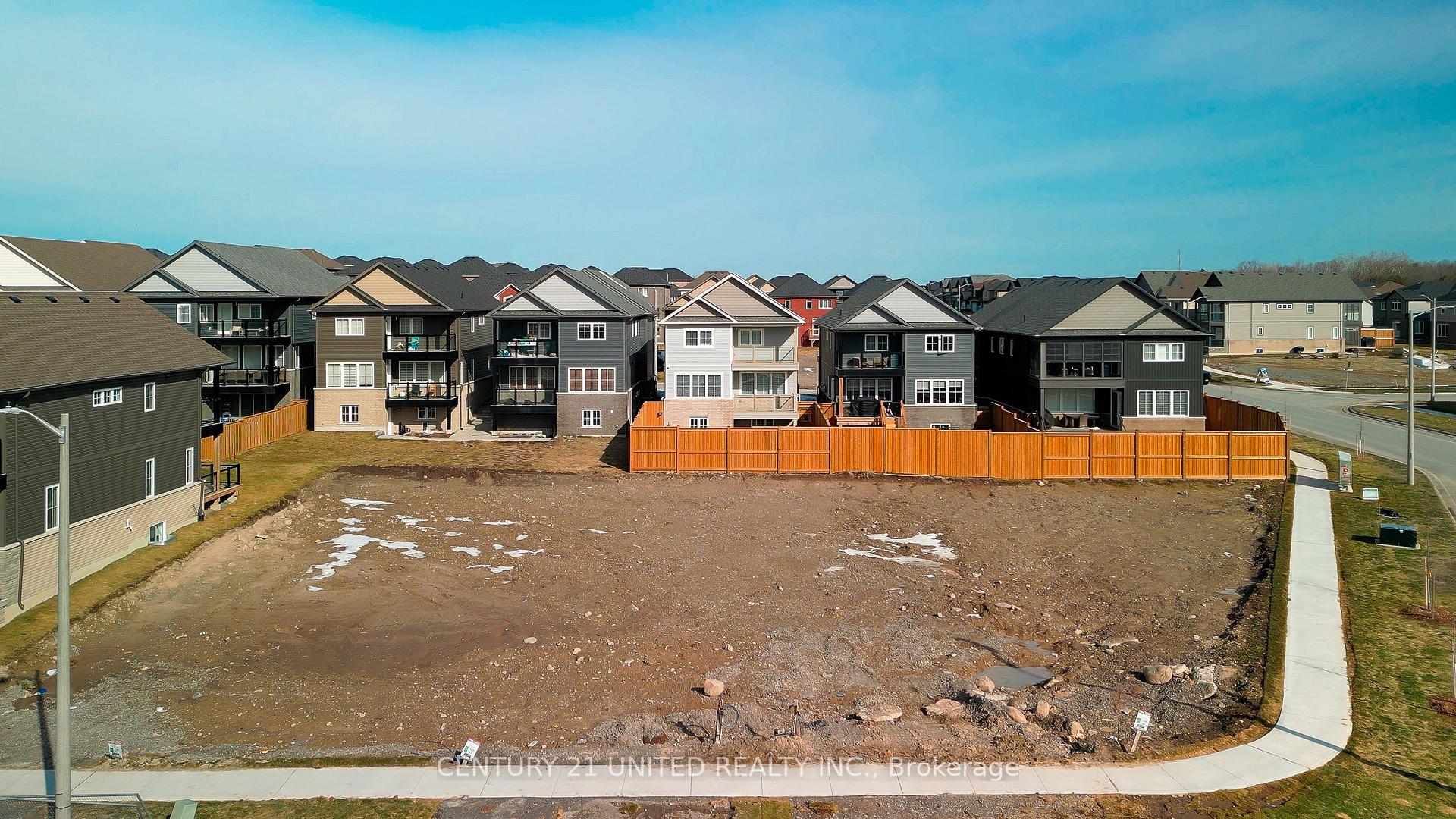 Photo 2 of 85 York Drive, Peterborough, Monaghan Ward 2 — HOMEH