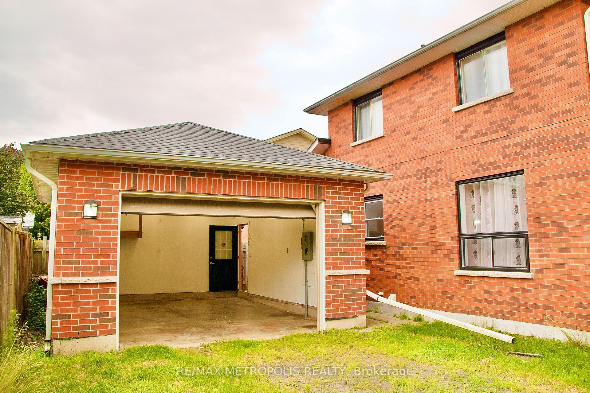 Photo 5 of 1405 Manitou Drive, Oshawa, Samac — HOMEH