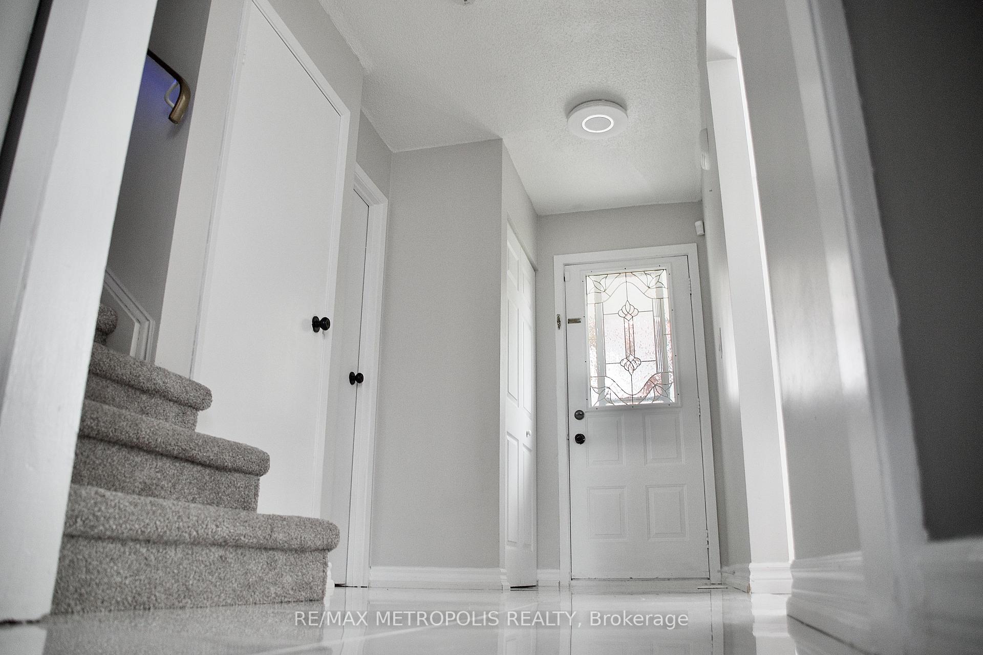 Photo 8 of 1405 Manitou Drive, Oshawa, Samac — HOMEH