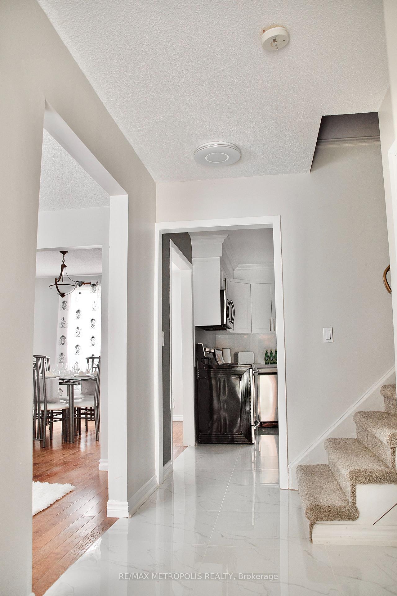 Photo 10 of 1405 Manitou Drive, Oshawa, Samac — HOMEH