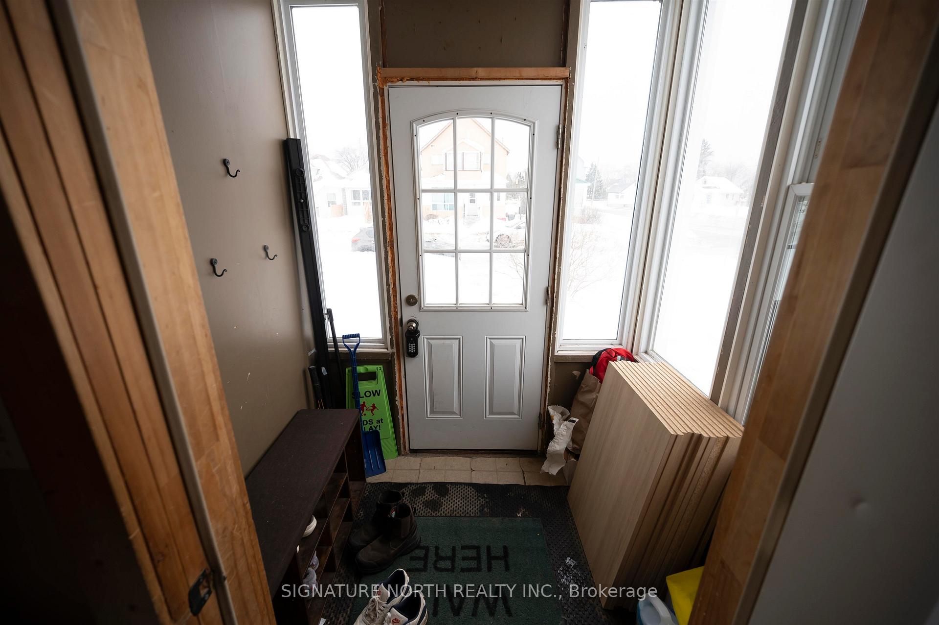 Photo 2 of 612 Wiley Street, Thunder Bay, East End — HOMEH
