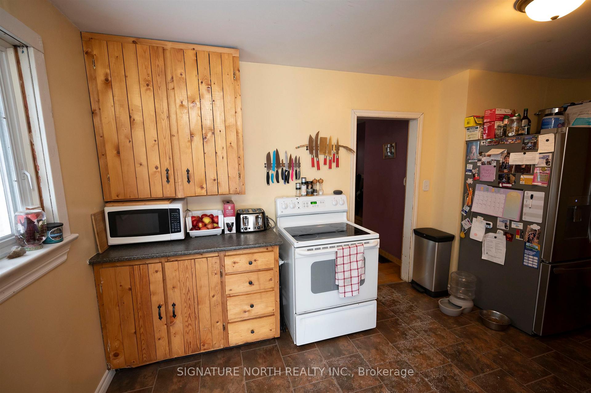 Photo 11 of 612 Wiley Street, Thunder Bay, East End — HOMEH