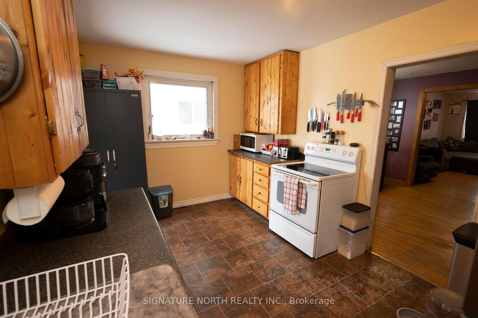 Photo 14 of 612 Wiley Street, Thunder Bay, East End — HOMEH
