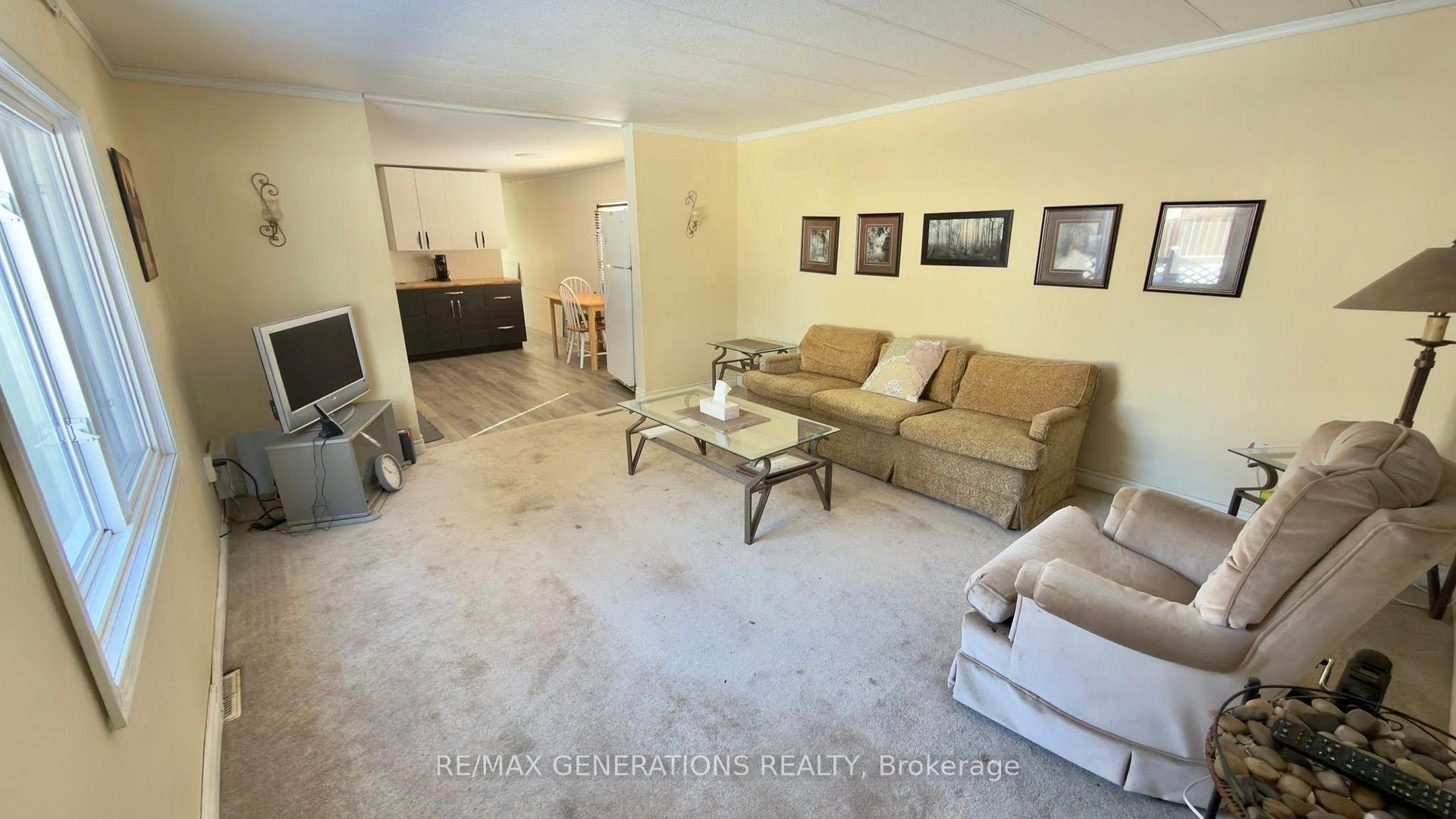 Photo 3 of 14 Taylor Drive, Thunder Bay, Rosslyn Road — HOMEH