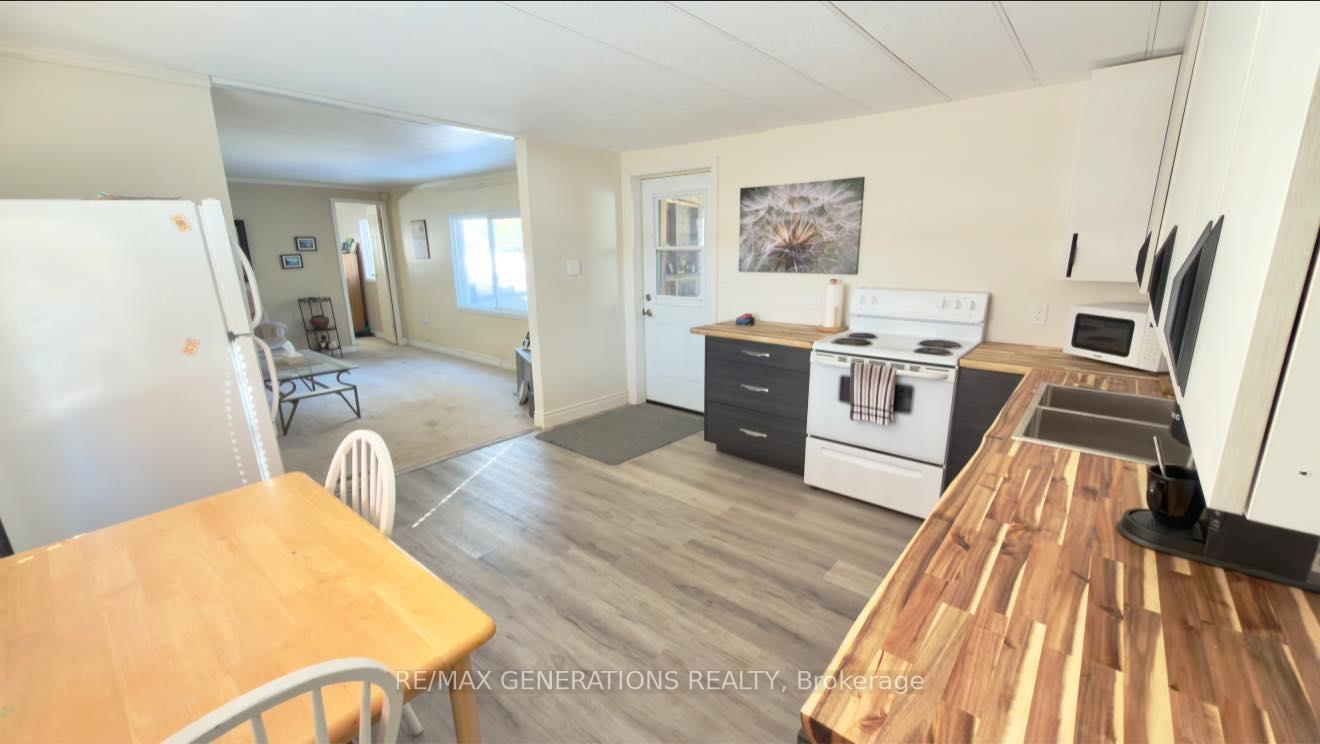 Photo 8 of 14 Taylor Drive, Thunder Bay, Rosslyn Road — HOMEH