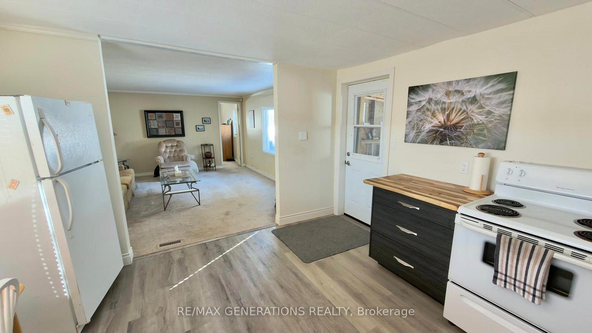 Photo 9 of 14 Taylor Drive, Thunder Bay, Rosslyn Road — HOMEH