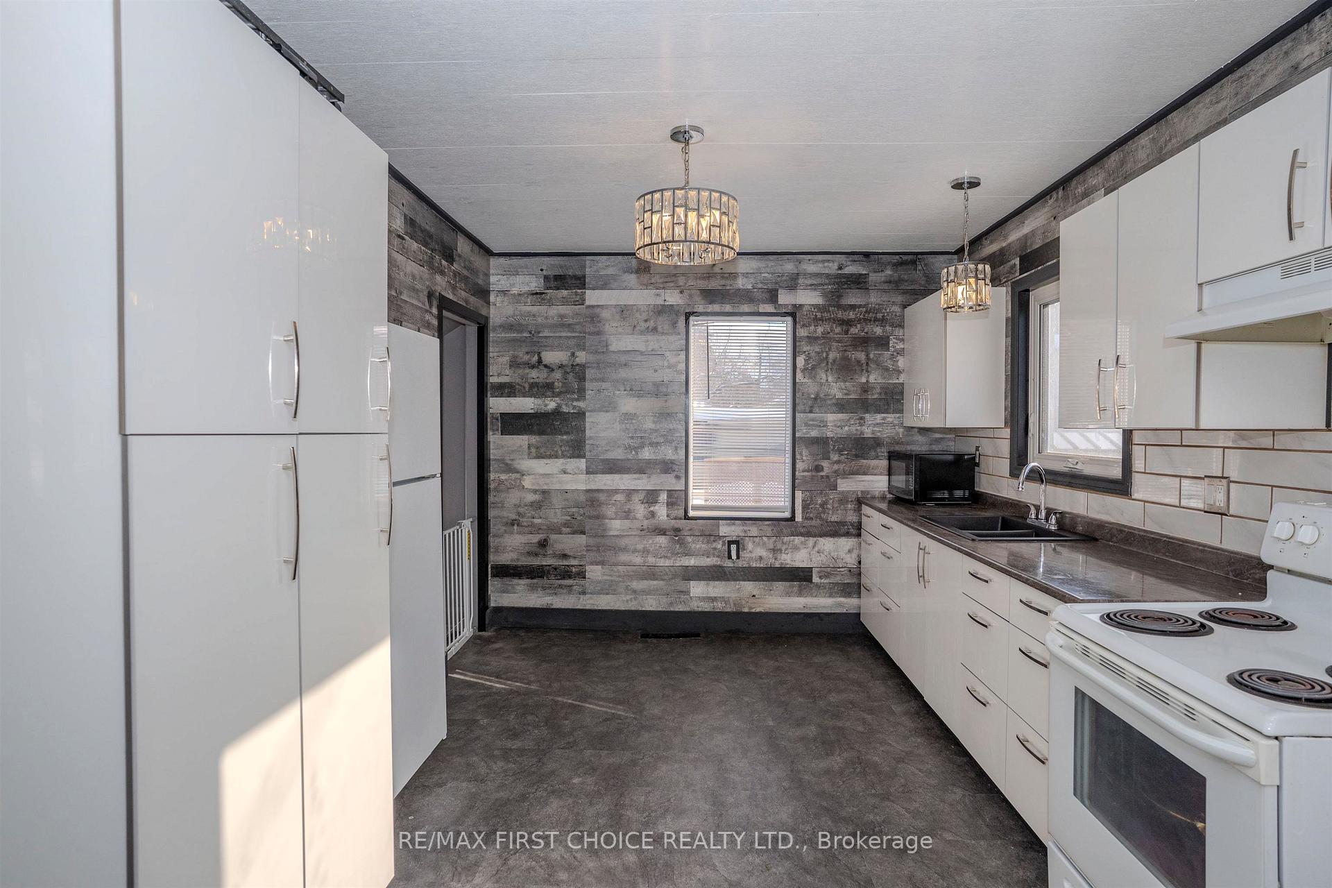 Photo 2 of 1436 Arthur Street E, Thunder Bay, Hyde Park — HOMEH