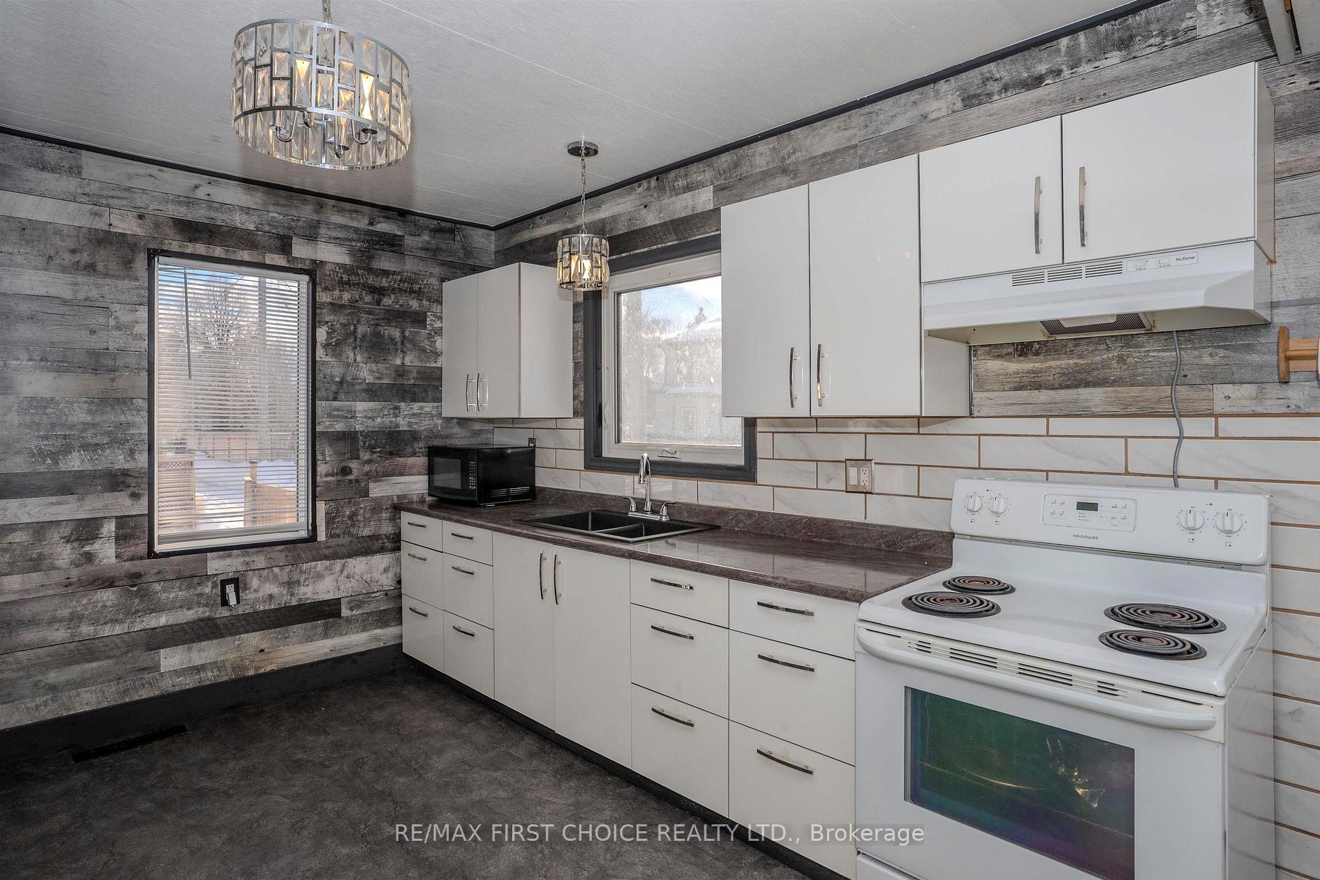 Photo 3 of 1436 Arthur Street E, Thunder Bay, Hyde Park — HOMEH