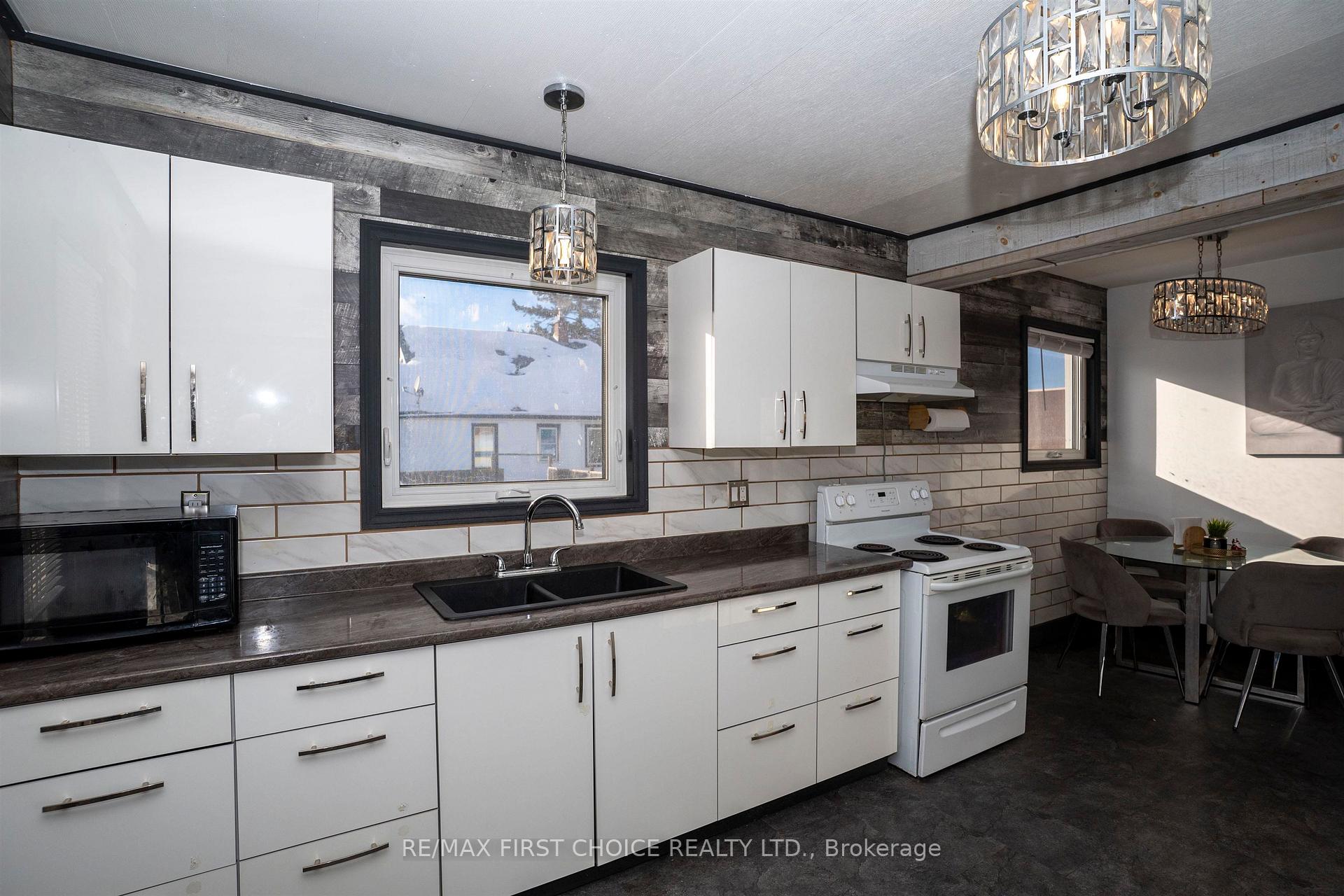 Photo 4 of 1436 Arthur Street E, Thunder Bay, Hyde Park — HOMEH