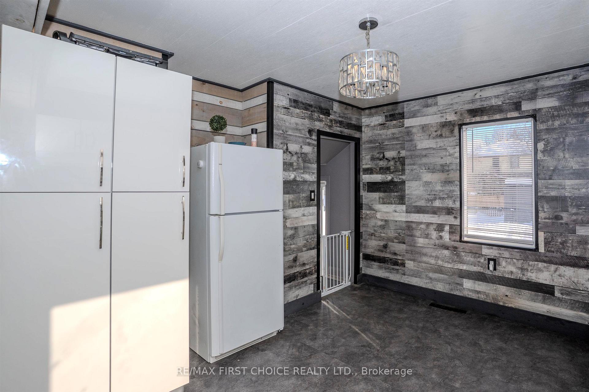 Photo 5 of 1436 Arthur Street E, Thunder Bay, Hyde Park — HOMEH