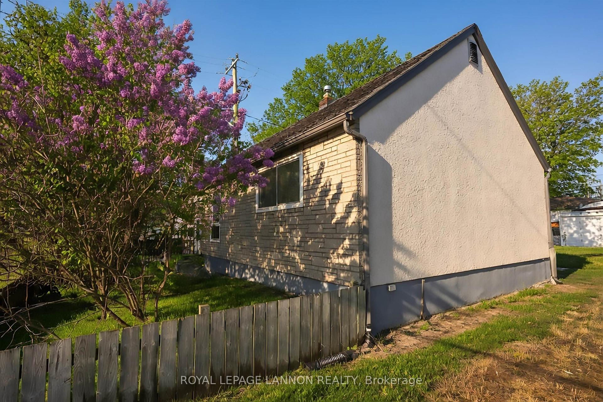 Photo 1 of 158 Front Street, Thunder Bay, Court / Cumberland — HOMEH