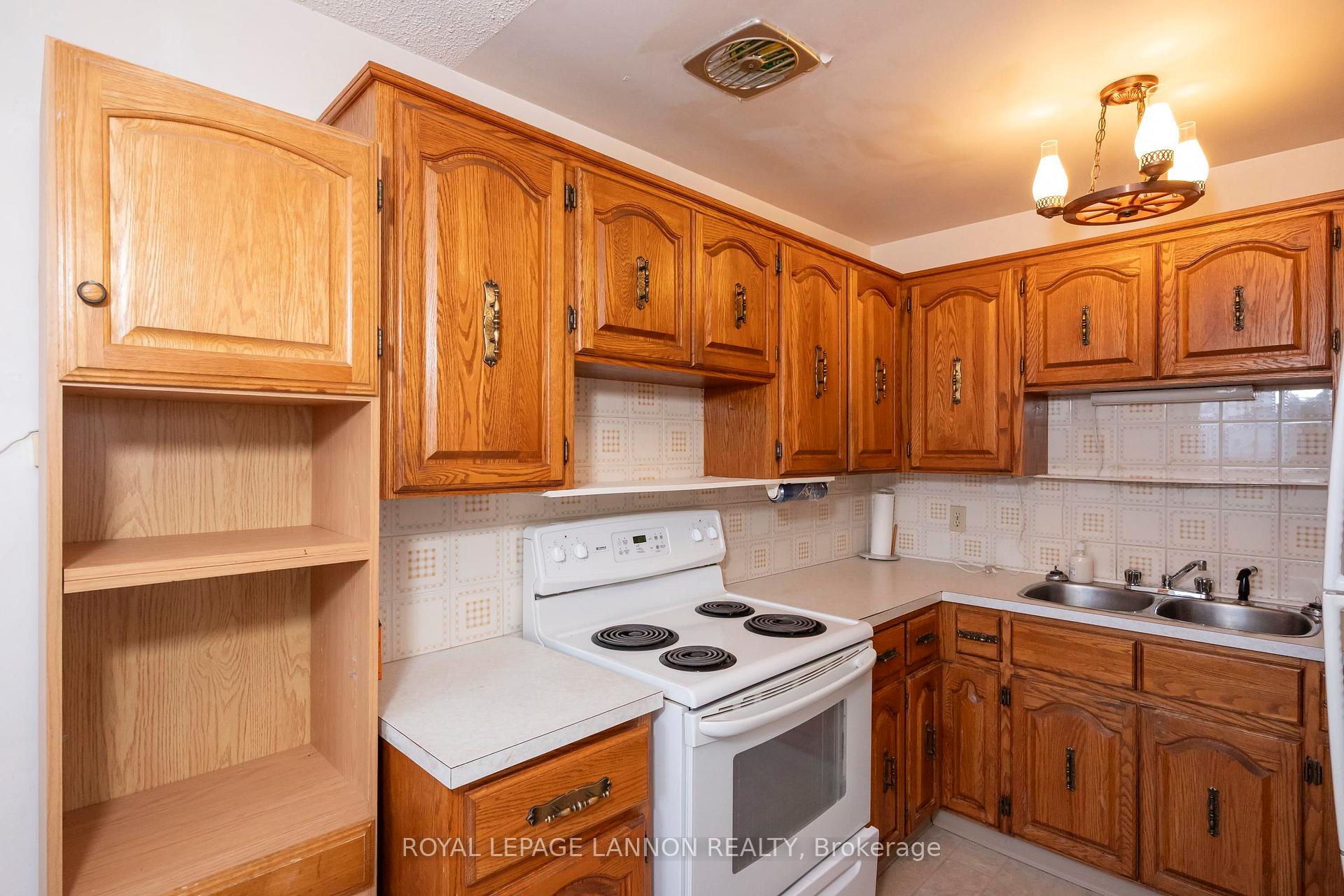 Photo 4 of 158 Front Street, Thunder Bay, Court / Cumberland — HOMEH