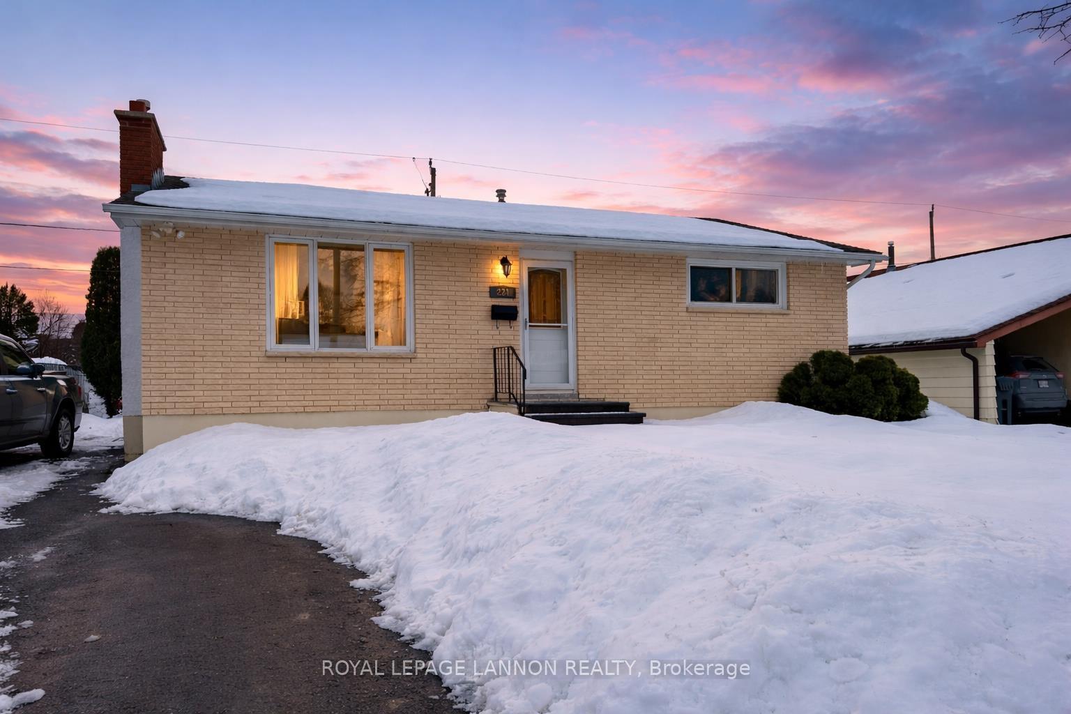 Photo 1 of 221 Cedar Avenue, Thunder Bay, Forest Park — HOMEH